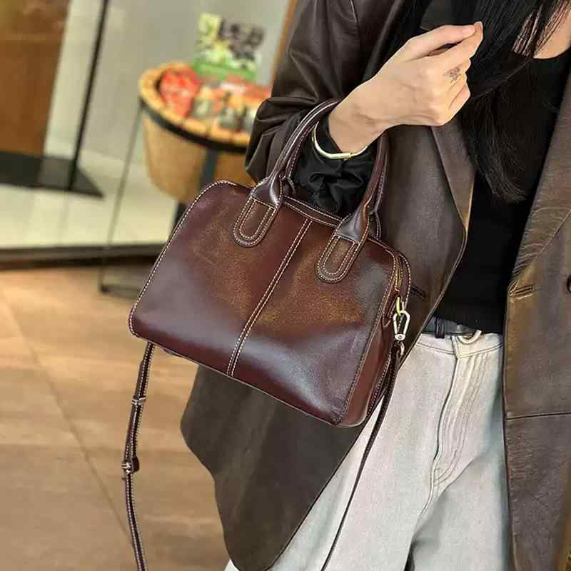 トートバッグ お上さん用 韓国 肩かけ ハンドバック 本革 大電気容量 牛皮 自然的 声の調子 キャジュアル 普段使い走り 軽さ 通い 通学 納める力 止ん事無い ホンブルグ帽 影ぼうし 黒いこと 赤銅色