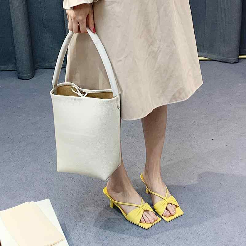 トートバッグ 女性用 ソフトレザー 極シンプル デザイン 大容量 牛革 鞄 肩掛け 普段使い 通勤 軽量 切り替え 形状 ブラック ブラウン ベージュ ゆったり 体型カバー 大きいサイズ プラスサイズ 着痩せ 細見え お腹周り 二の腕カバー｜リバーパディ