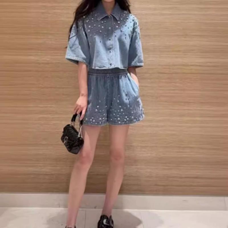 シャツ レディース トップス デニムジャケット ショートパンツ セットアップ 上下セット 長袖 デニム ブルー系 襟付き カジュアル 切り替え デザイン性 重工感 ジルコニア装飾 輝き ビッグシルエット ゆったり 体型カバー 着痩せ お腹周り 二の腕カバ｜リバーパディ