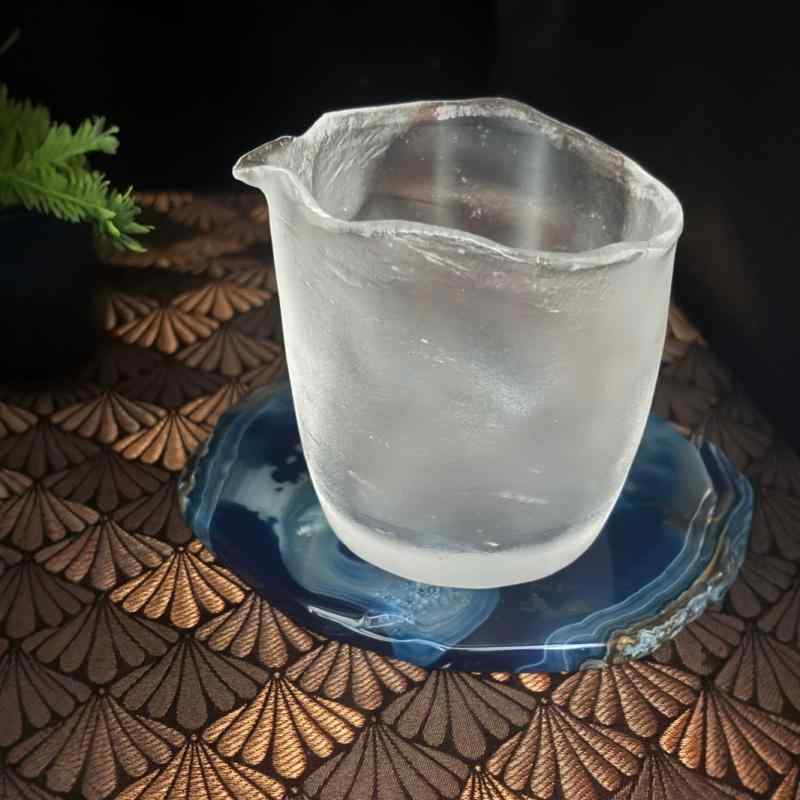 茶器 式 ティーサーバー ガラス製 氷川模様 槌目仕上げ 分茶器 サーバー 急須 ティーポット 耐熱ガラス 透明 ハンドルなし 功夫茶道具 湯冷まし ティーカップ 煎茶道具 茶道具 ティータイム おしゃれ 和モダン インテリア キッチン用品 食器 茶｜リバーパディ