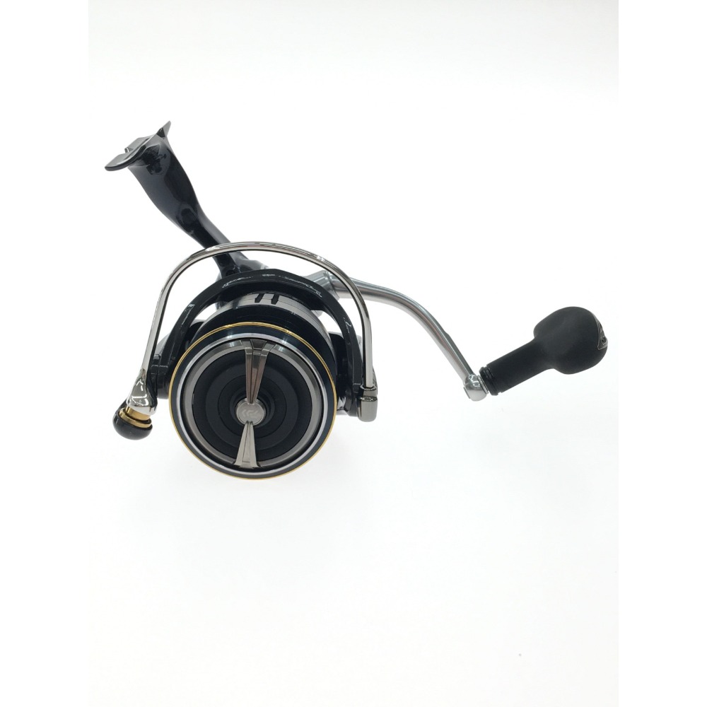 中古 Daiwa スピニングリール 目立った傷や汚れなし ダイワ