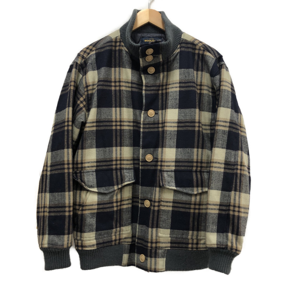 ◎◎BEAMS GOLF ビームスゴルフ 中綿 ノーカラー ブルゾン 中綿ジャケット Sサイズ ベージュ 冬ゴルフ♡アウターオススメ①｜ビームス ゴルフ VIORO店｜BEAMS