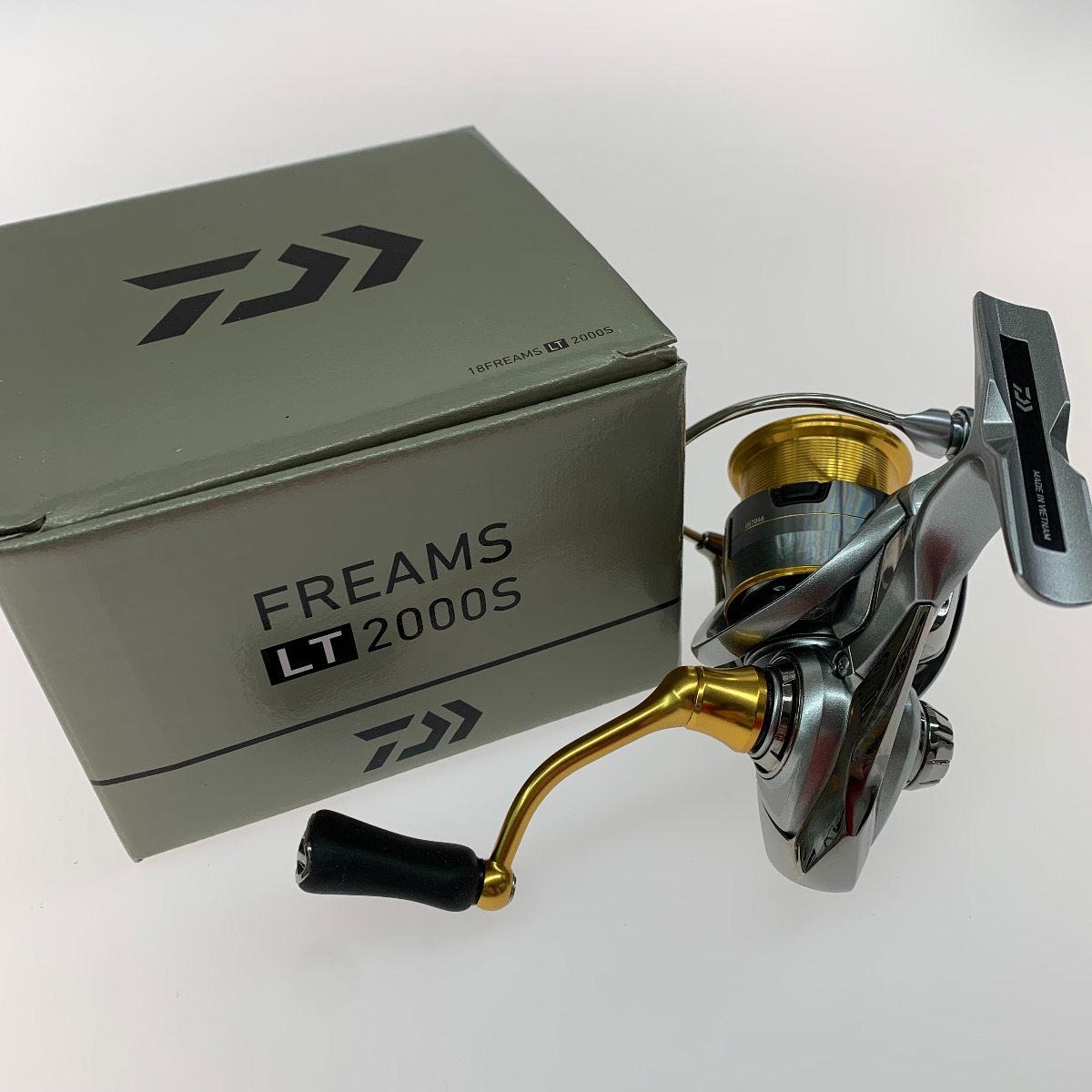 ●●【中古】DAIWA ダイワ 00057046 18FREAMS LT2000S Aランク
