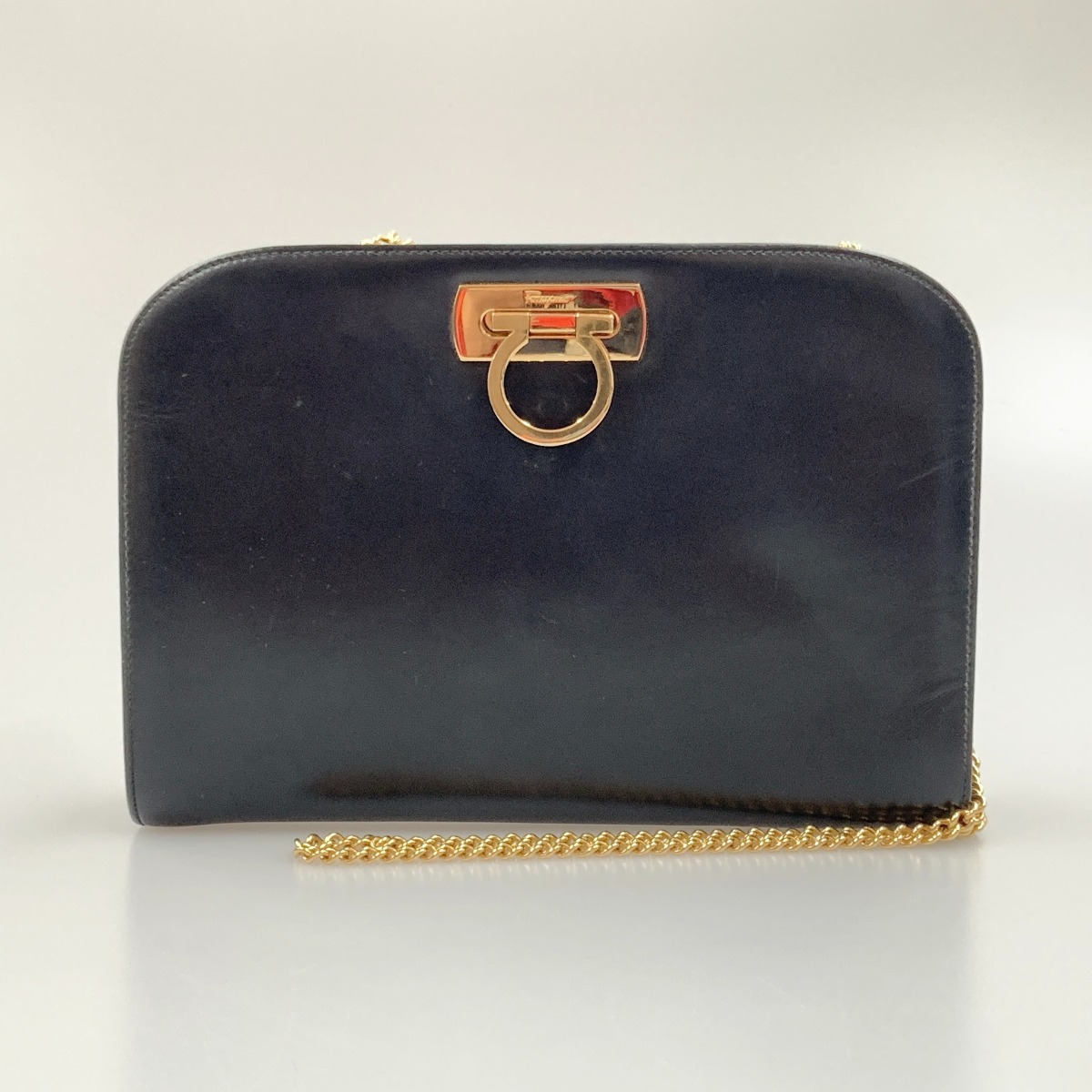 〇〇【中古】Salvatore Ferragamo サルヴァトーレフェラガモ ガンチーニ チェーン ショルダーバッグ P21 0587 ブラック Bランク