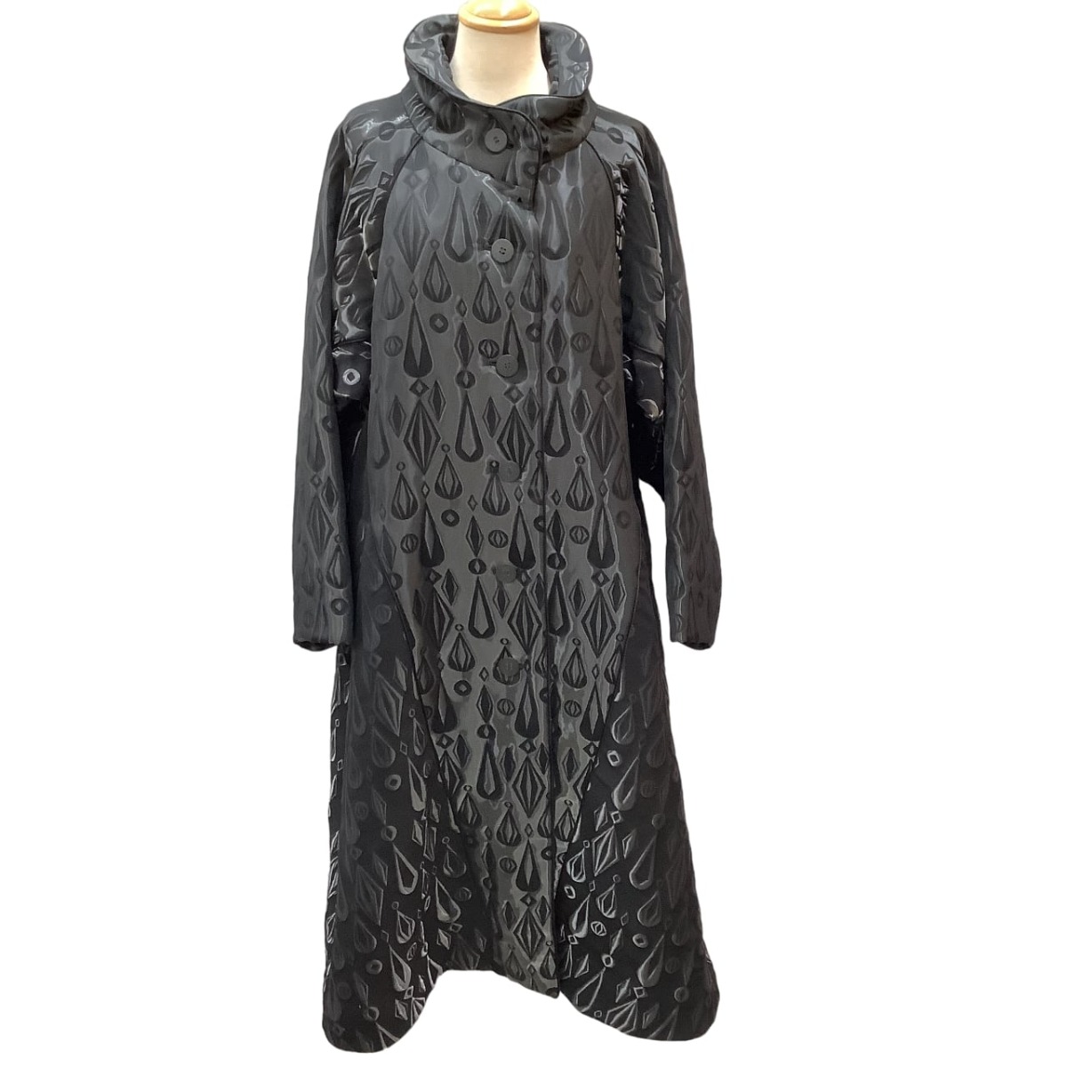 PLEATS PLEASE(イッセイミヤケ)黒 ロングコート PLEATS PLEASE ISSEY MIYAKE - プリーツプリーズ イッセイミヤケ