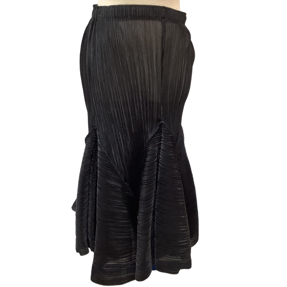 me ISSEY MIYAKE ミーイッセイミヤケ シワ加工 変形スカート me ISSEY MIYAKE / ミーイッセイミヤケ | 変形 立体 シャギー