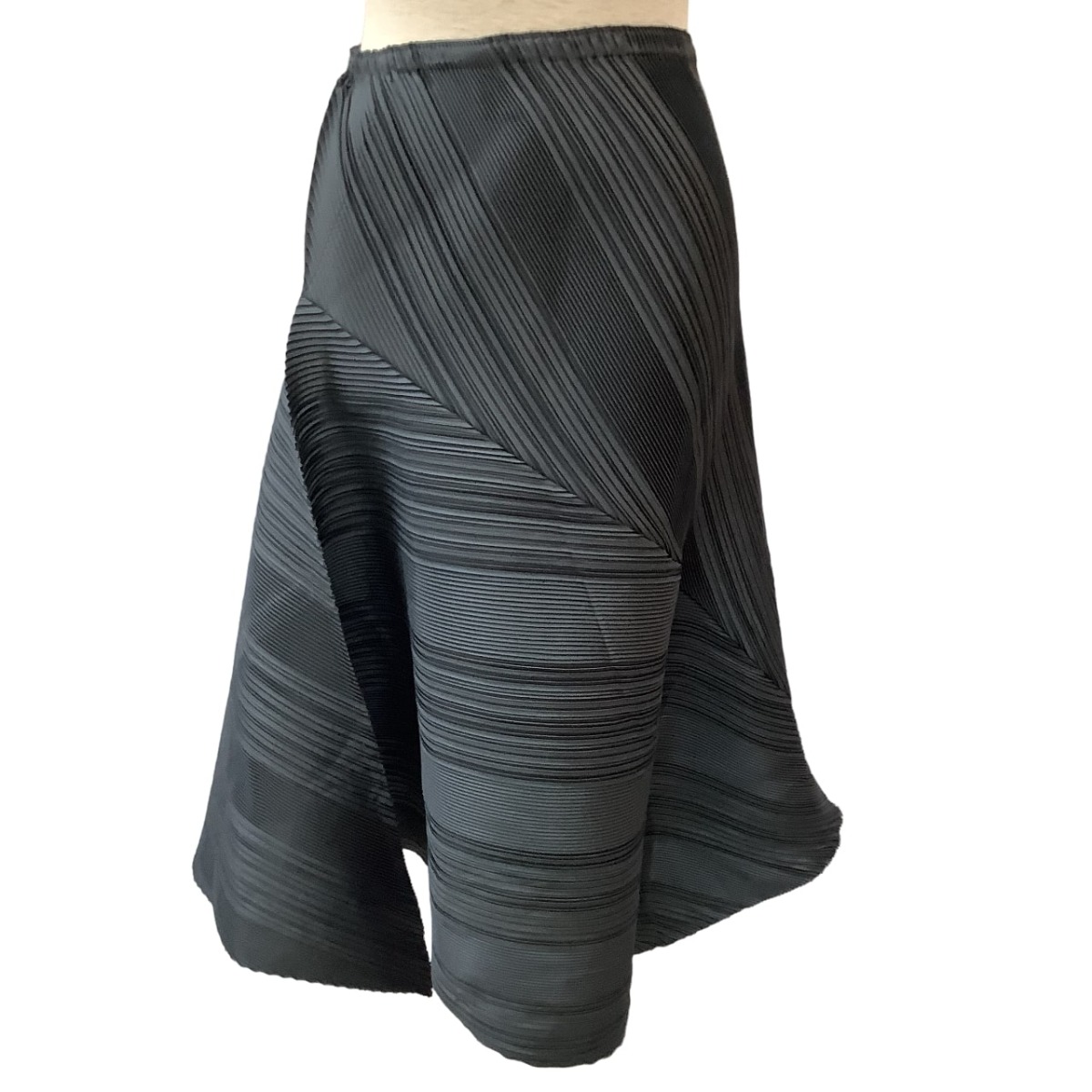 【中古】ISSEY MIYAKE イッセイミヤケ 変形 プリーツ スカート SIZE 2 IM93FG709 グレー Bランク｜リサイクルビッグバン店