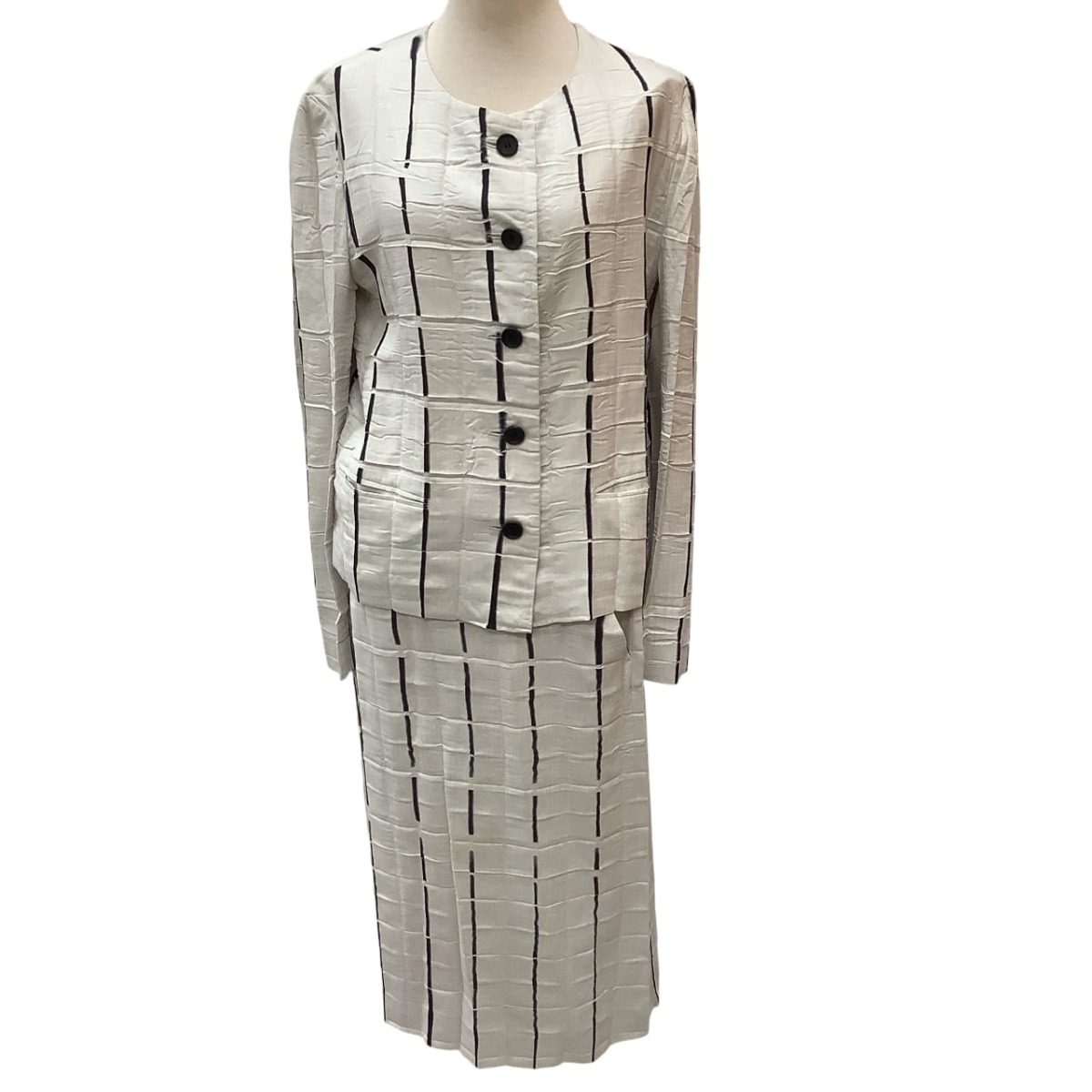 【中古】ISSEY MIYAKE イッセイミヤケ 縞模様 生産ライン染めシワ筋目 セットアップ 上衣 スコート SIZE 2 白いこと B価値づける