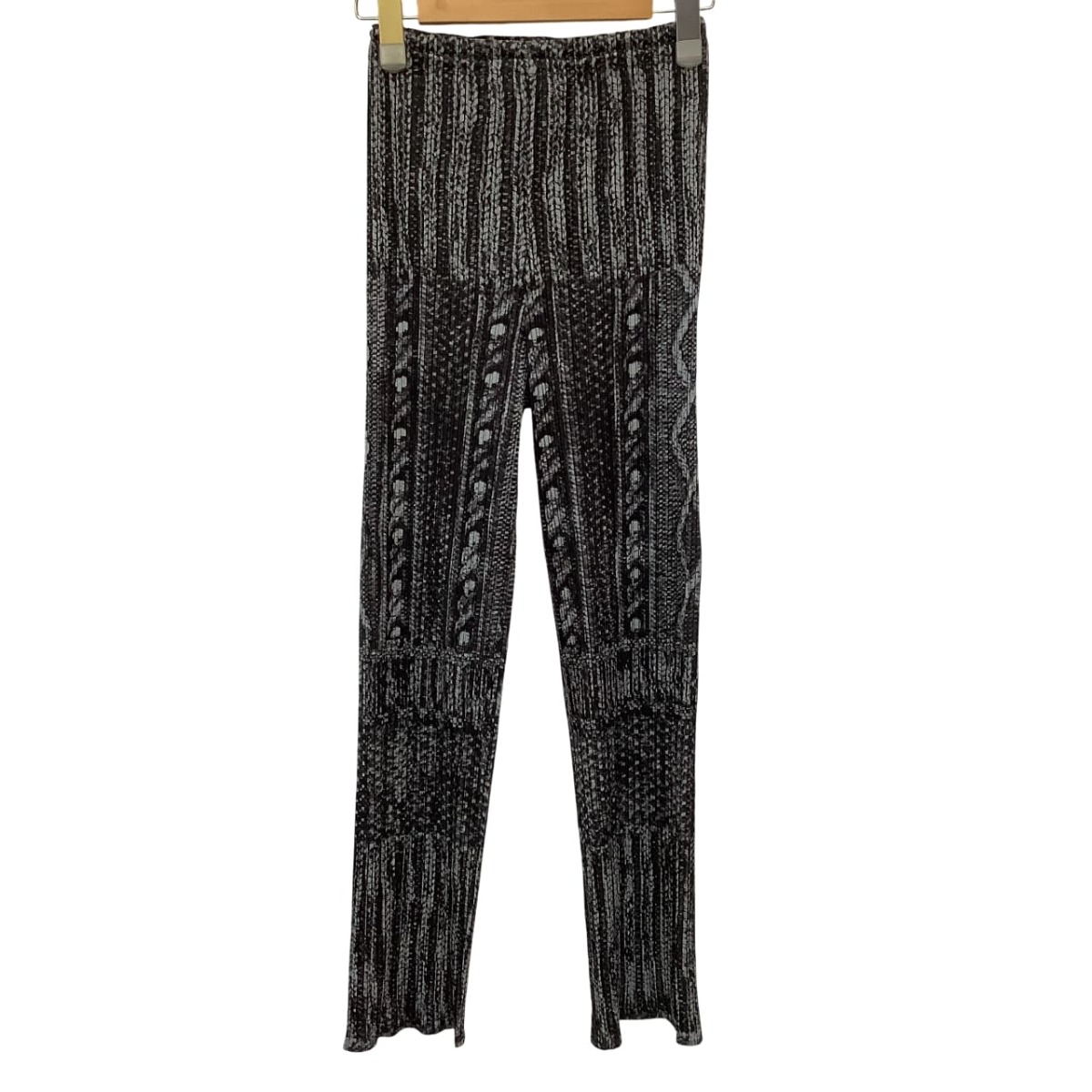 イッセミヤケPLEATS PLEATS プリーツ プリーズ イッセイ ミヤケ」六本木店がリニューアル