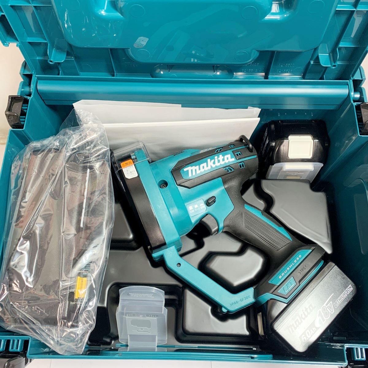 ♭♭【中古】MAKITA マキタ 充電式全ネジカッタ　充電器・充電池2個・ケース付 コードレス式 SC102DRGX Sランク