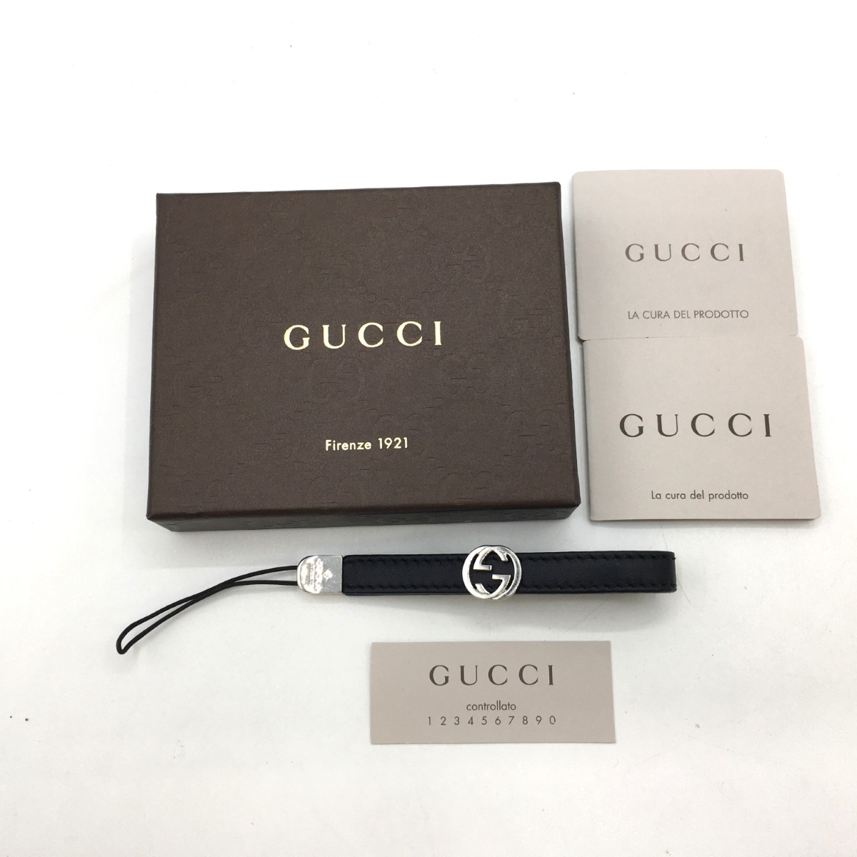 未使用品✨GUCCI グッチ 携帯ストラップ　チャーム GGロゴ シルバー 箱 楽天市場】【新品未使用品】GUCCI グッチ ロゴプレート