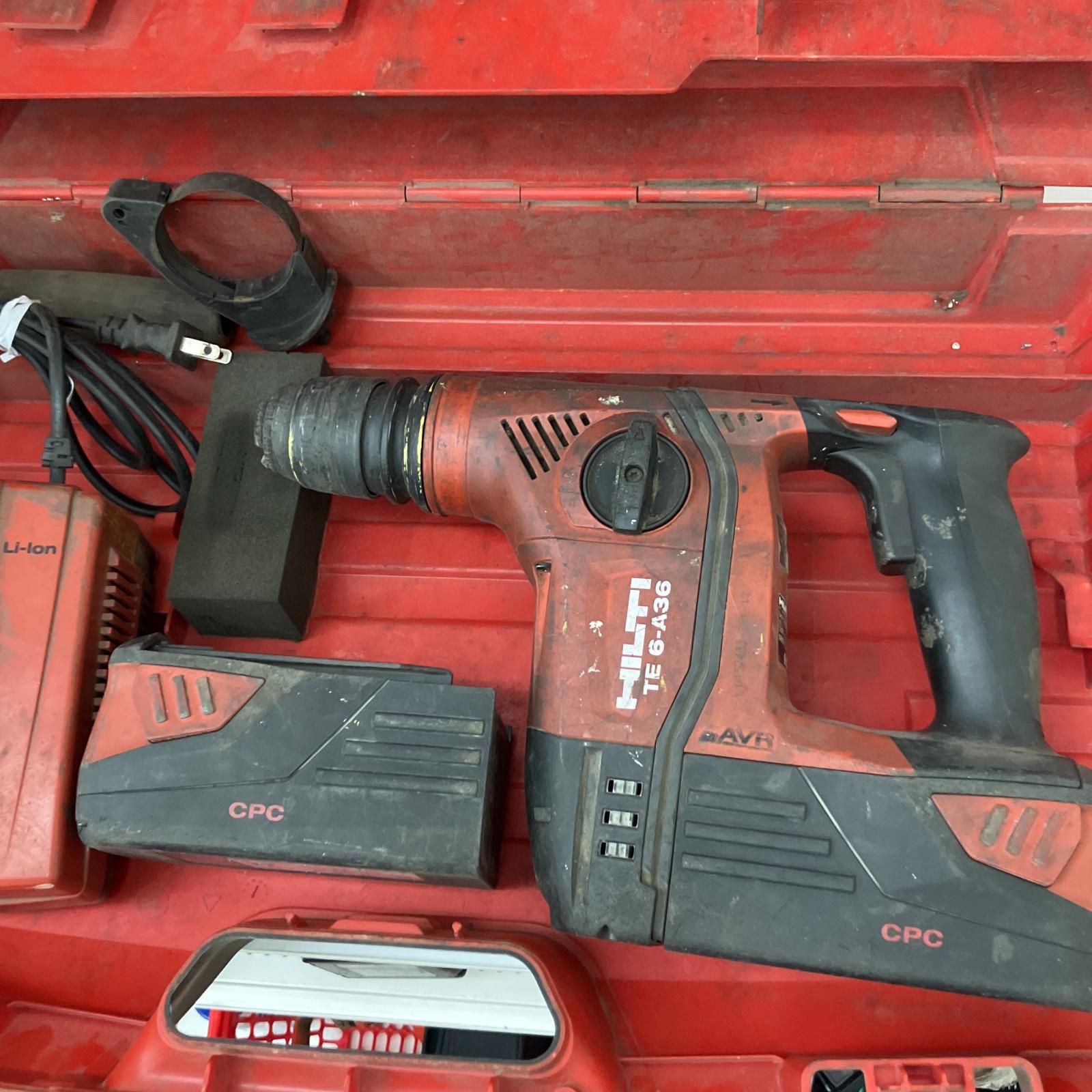 【中古】Hilti ヒルティ ハンマドリル 申し受ける器・申し受ける池2個・容れもの付 TE 6-A36 赤いこと C位置づける