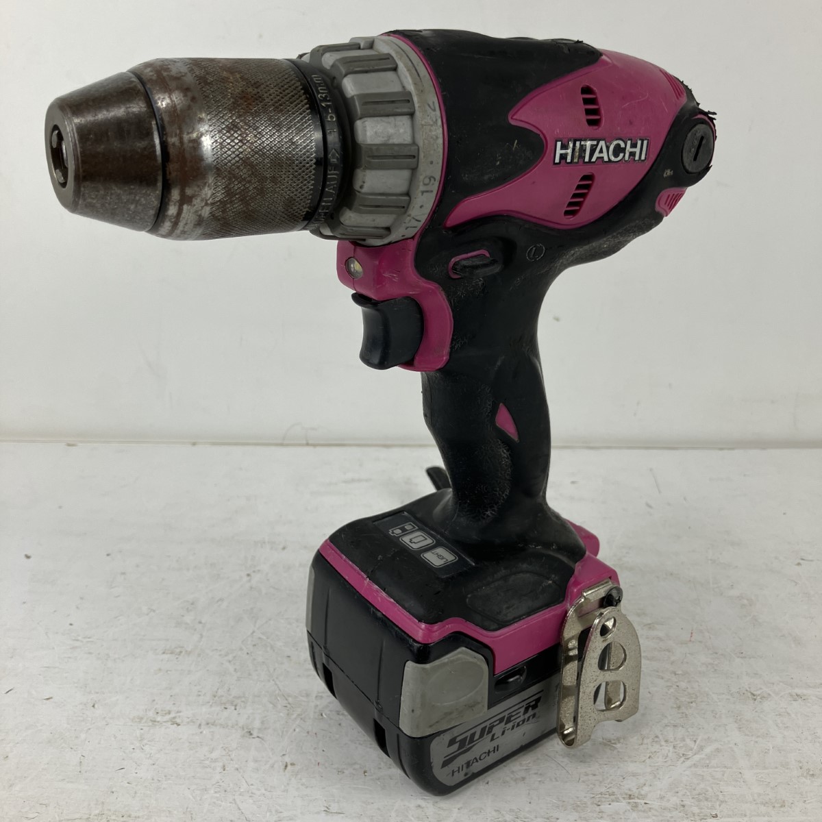 ЗЗ【中古】HITACHI 日立 14.4v 13粍 ドライバドリル 蓄電池x1付 ※申し受ける器皆無 DS14DSL ショッキングサクラ色 C価値づける