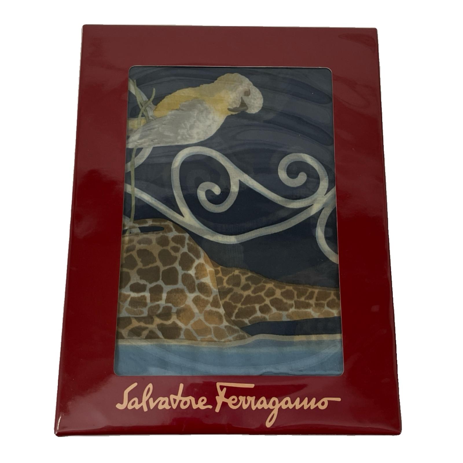 $$【中古】Salvatore Ferragamo サルヴァトーレフェラガモ 鳥 キリン柄 スカーフ ブルー Sランク
