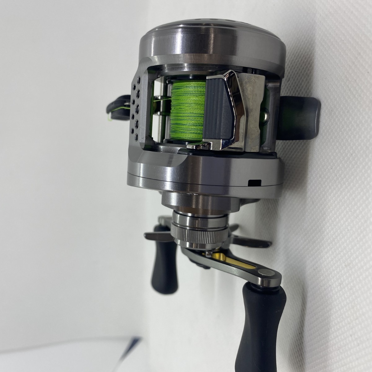 ΨΨ【中古】SHIMANO シマノ ベイトリール　23カルカッタコンクエストBFS XGL 箱付 045713 Aランク