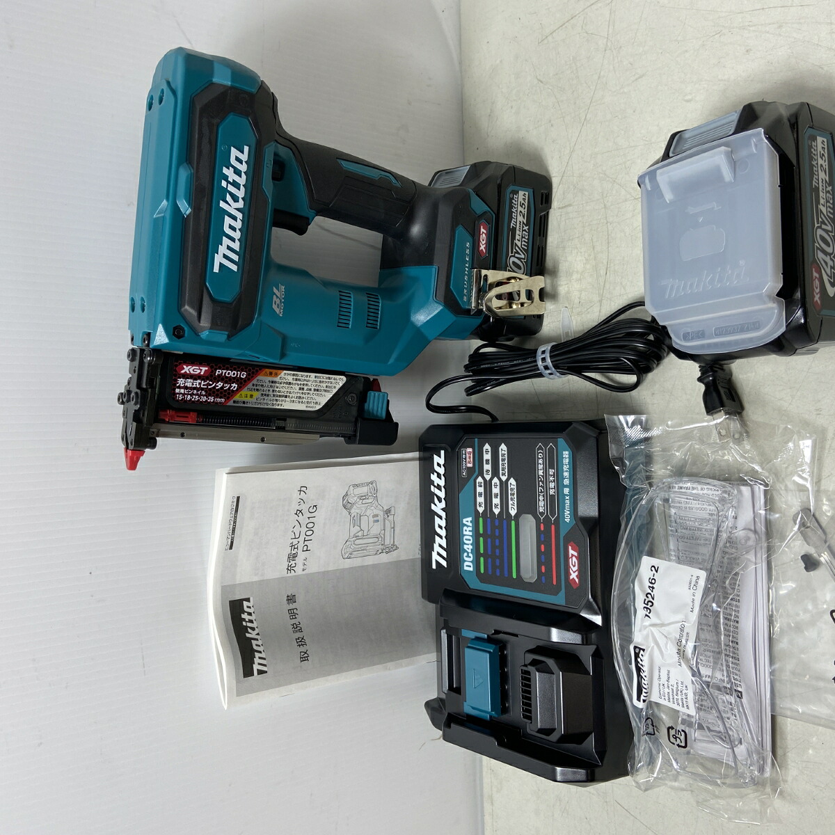 ΦΦ【中古】MAKITA マキタ 電動工具　ピンタッカー　充電器・充電池2個・ケース付　未使用品(S) PT001GRDX ブルー Aランク