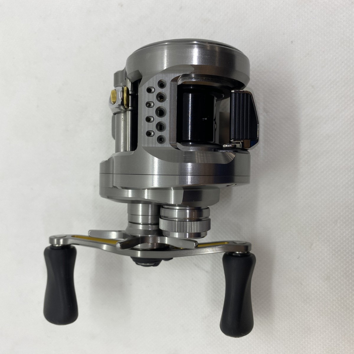 ΨΨ【中古】SHIMANO シマノ ベイトリール　23カルカッタコンクエストBFS XGL 045713 Aランク