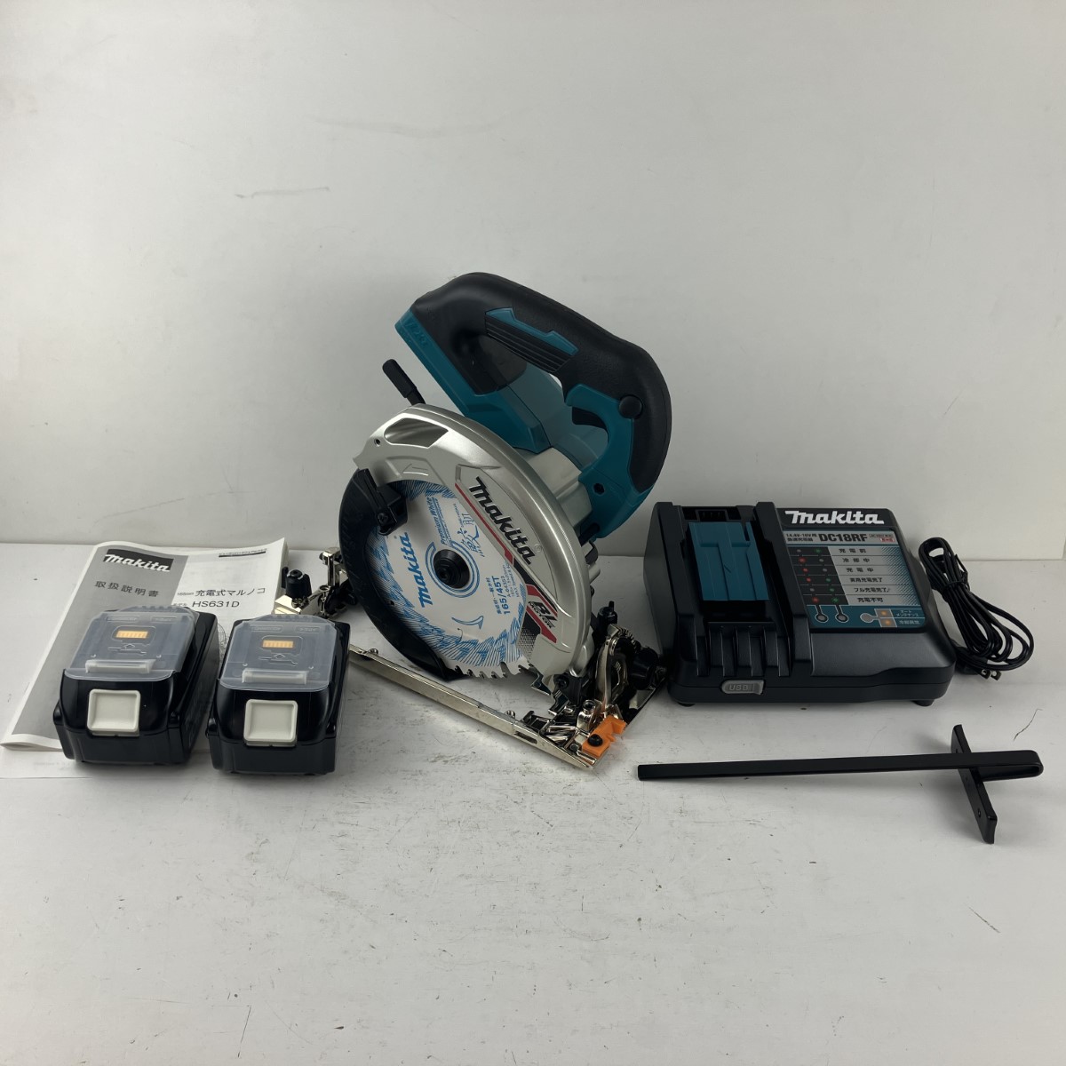 ЗЗ【中古】MAKITA マキタ 18v 165mm 充電式丸のこ バッテリーx2 充電器 ケース付 HS631DGXS ブルー Sランク