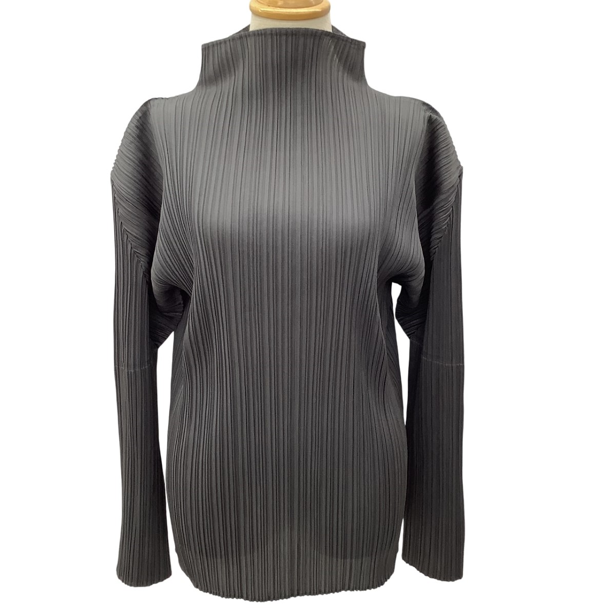 ISSEY MIYAKE プリーツトップス サイズ5 ISSEY MIYAKE プリーツトップス サイズ5 STRETCH PLEATS 5