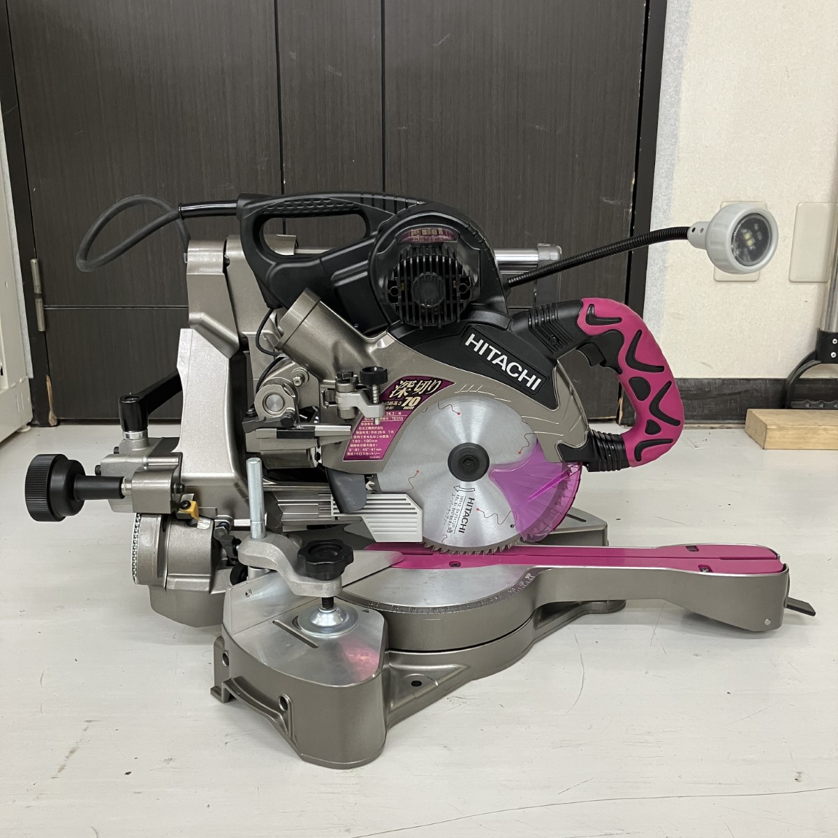 ЗЗ【中古】HITACHI 日立 100v 190mm スライド丸のこ ダストバッグ 取説付 C7RSHC ピンク&times;ブラック Bランク｜リサイクルビッグバン店