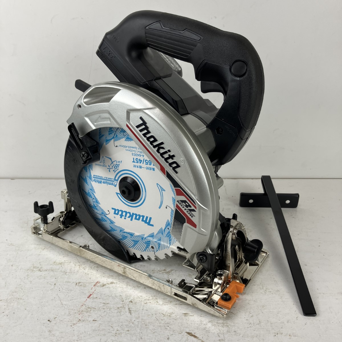 【中古】MAKITA マキタ 18v 165mm 充電式丸のこ 鮫肌チップソー付 HS631D ブラック Sランク