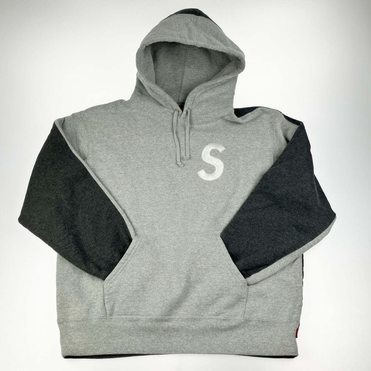 ▽▽【中古】Supreme シュプリーム パーカー 21AW S Logo Split Hooded Sweatsshirt グレー×ライトグレー Mサイズ Bランク