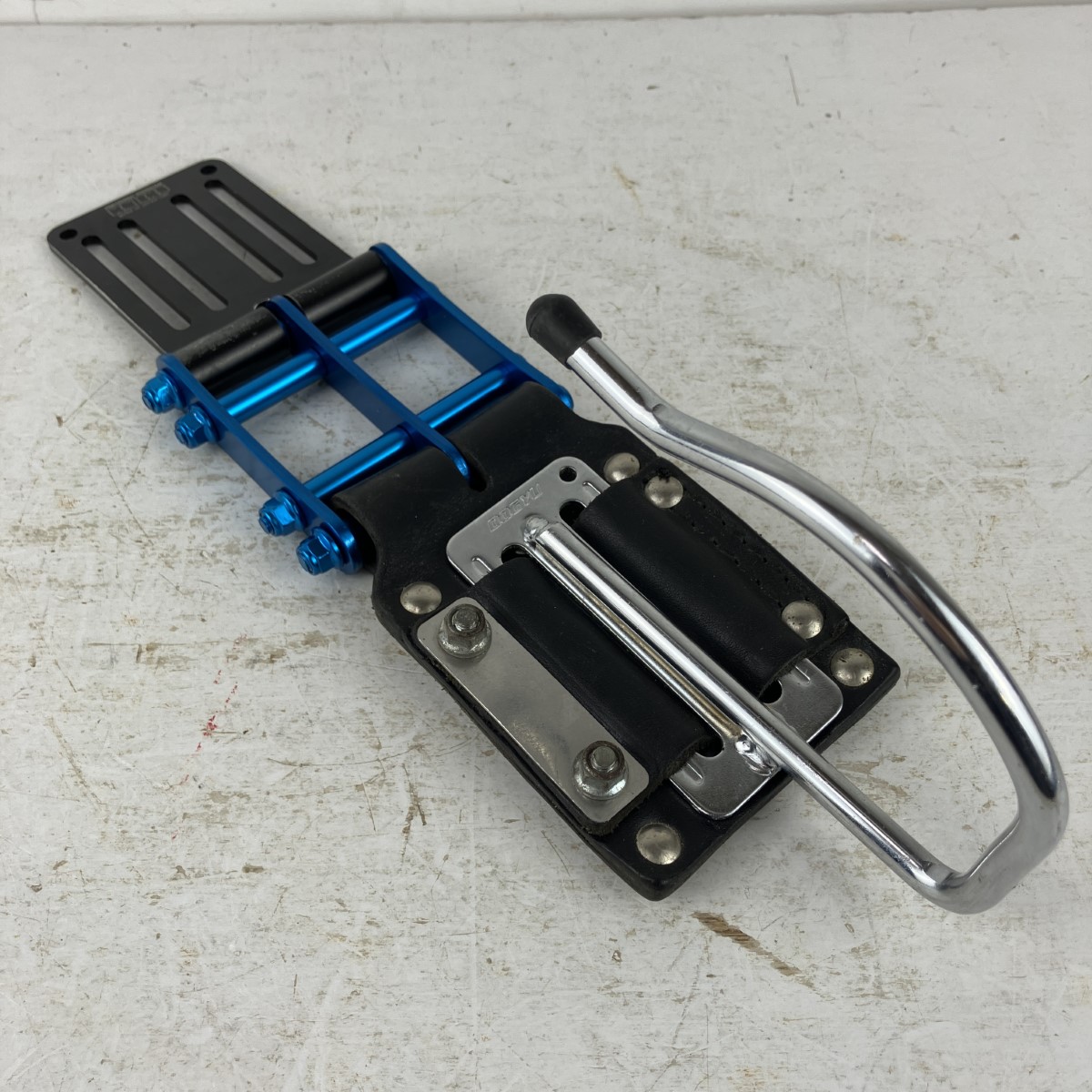 ЗЗ【中古】KNICKS チェーン式後付メジャーホルダー KB-300MDX ALU-15-B ALU-L ブラック×ブルー Bランク
