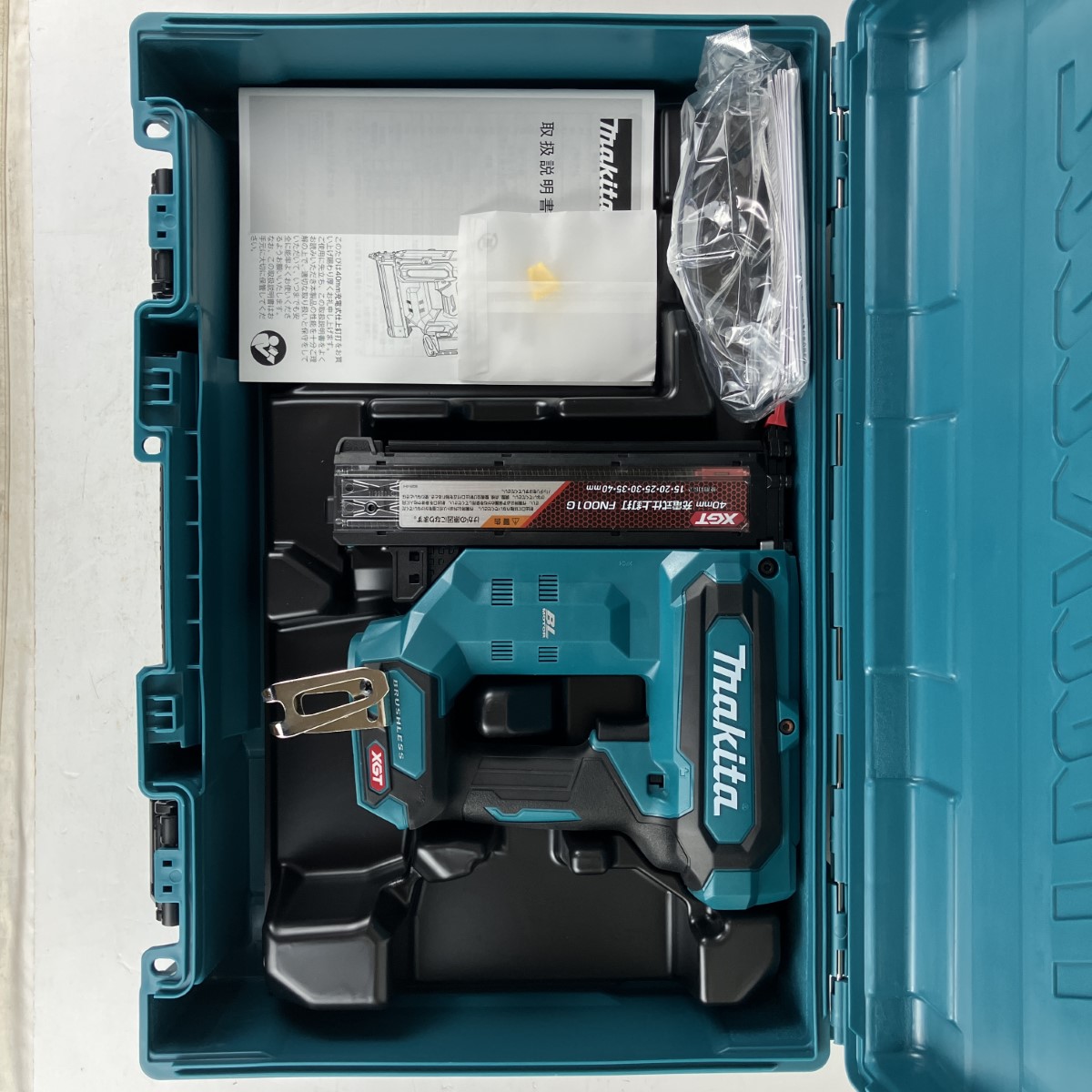 ЗЗ【中古】MAKITA マキタ 40v 40粍 申し受ける式仕上釘打 取説 入れもの付 ※蓄電池、申し受ける器絶無 FN001G 青み S序列付ける