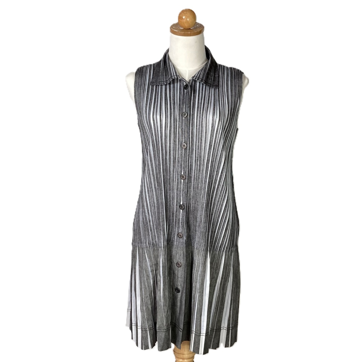【中古】ISSEY MIYAKE イッセイミヤケ PLEATS PLEASE ノースリーブワンピース PP11-JT617 グレー×ライトグレー サイズ 3 レディース Bランク