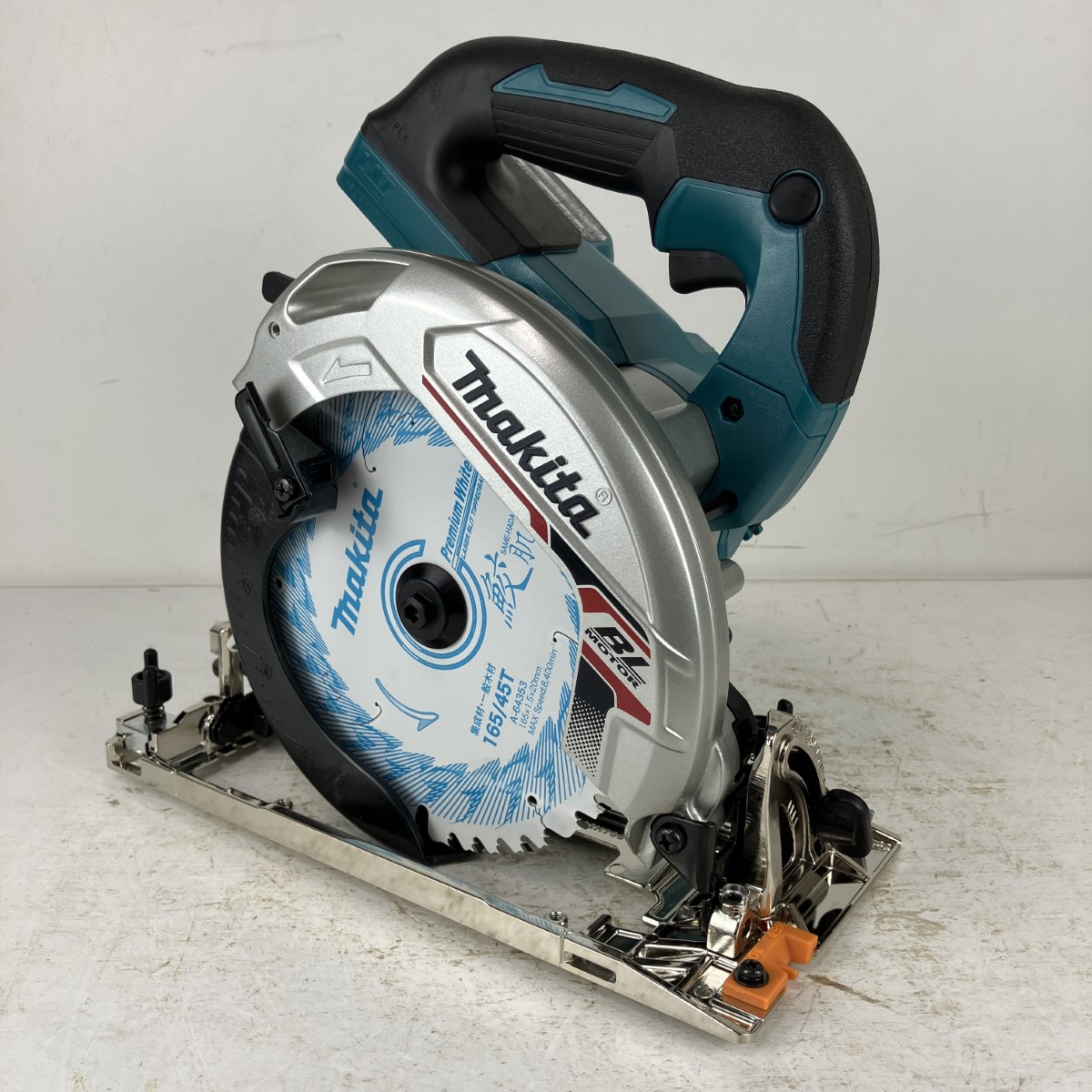 ЗЗ【中古】MAKITA マキタ (2) 18v 165mm 充電式丸のこ 取説 箱付 ※バッテリー、充電器無し HS631DZS ブルー Sランク