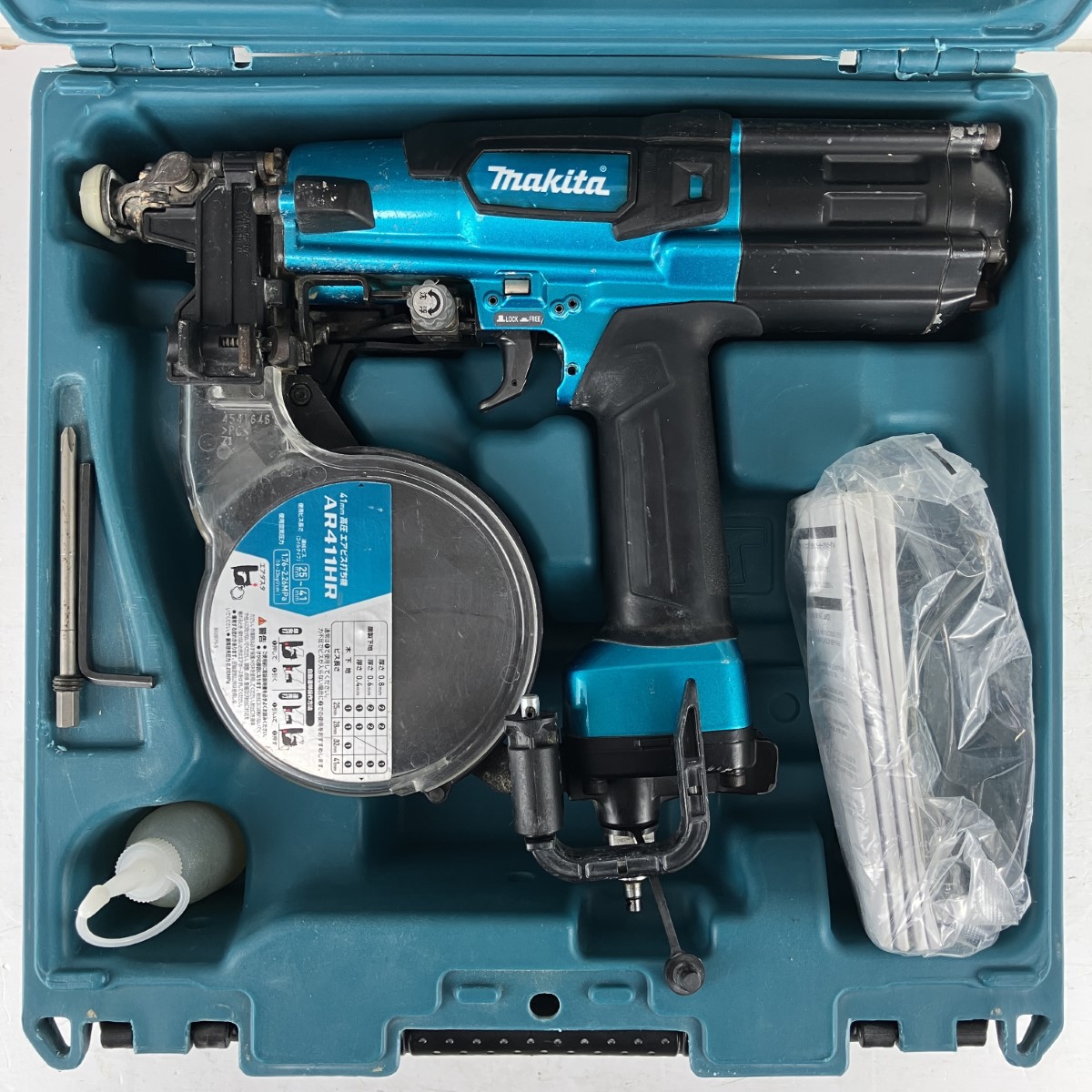 ЗЗ【中古】MAKITA マキタ 41粍 高圧 大気圏ねじ釘打ち機 容れもの付 AR411HR 青碧 C序列付ける