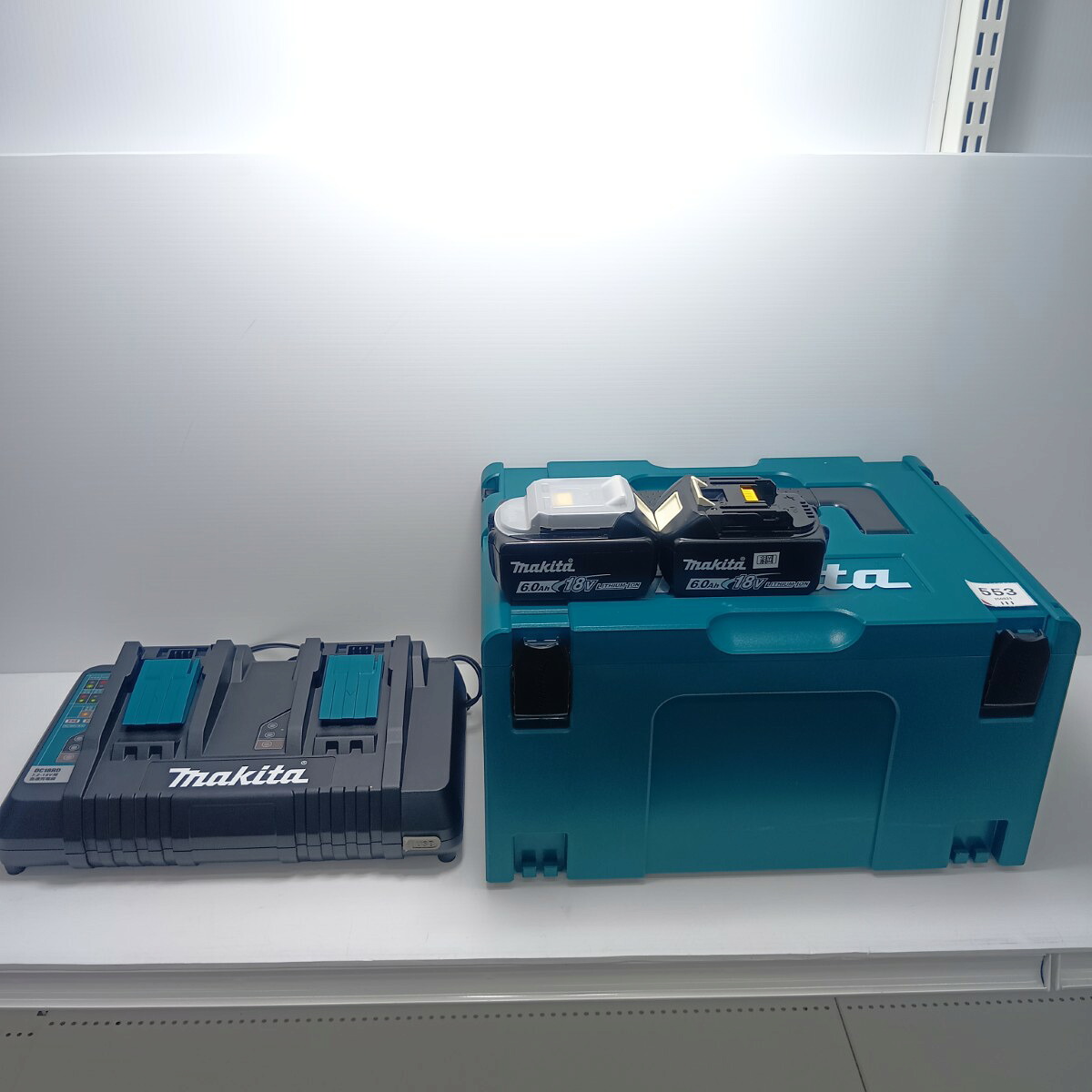 【中古】MAKITA マキタ 程度A 充電器・充電池2個・ケース付 18v 17116002320 DC18RD ブラック Aランク