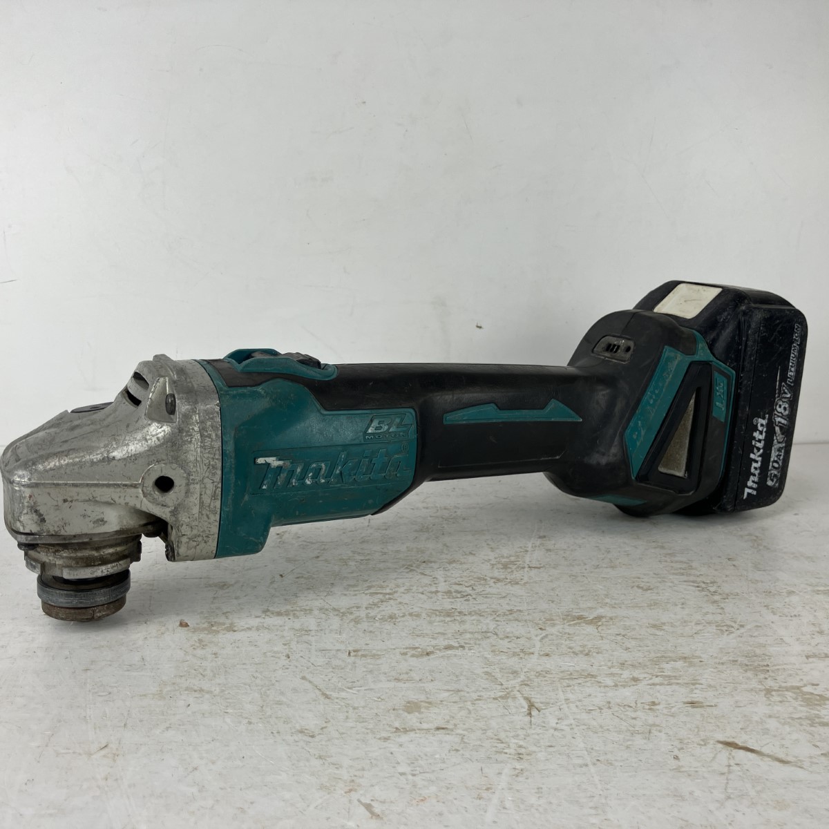 ЗЗ【中古】MAKITA マキタ 18v 100mm 充電式ディスクグラインダ バッテリーx1付 ※充電器無し GA404D ブルー Cランク