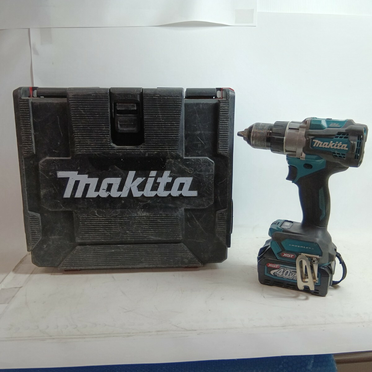 【中古】MAKITA マキタ ドライバドリル DF001G ブルー 程度B 充電器・充電池2個・ケース付 コードレス式 40v 2.5Ah 0048742Y キズ・ヨゴレ有 Bランク 28,457円