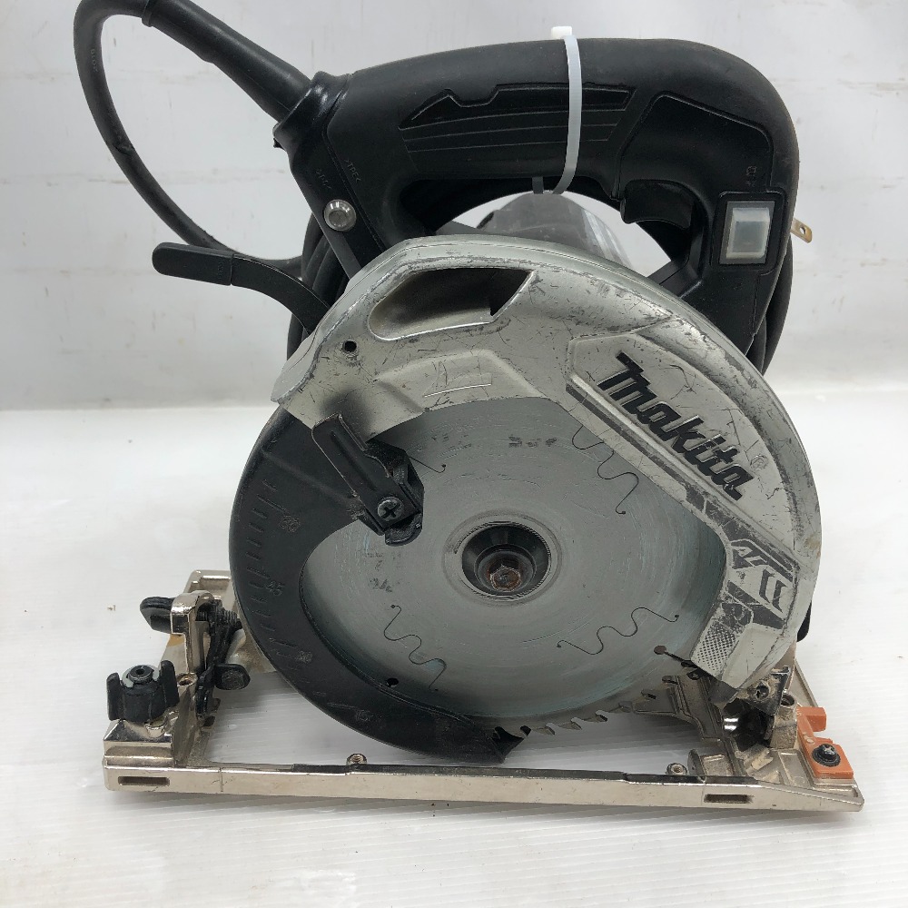 ◇◇【中古】MAKITA マキタ 丸ノコ 100ｖ 本体のみ 吊りひも式 HS6301 黒いこと C序列付ける