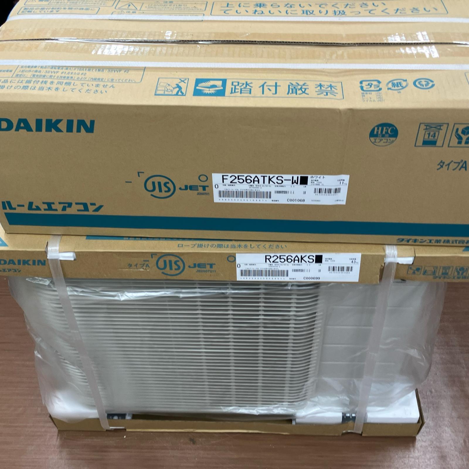 【エントリーポイント10倍|7/19 20:00-7/26 1:59】【送料無料】【中古】DAIKIN ダイキン 【二個口発送】季節家電 壁掛けエアコン 2025年製 F256ATKS Sランク|リサイクルビッグバン店