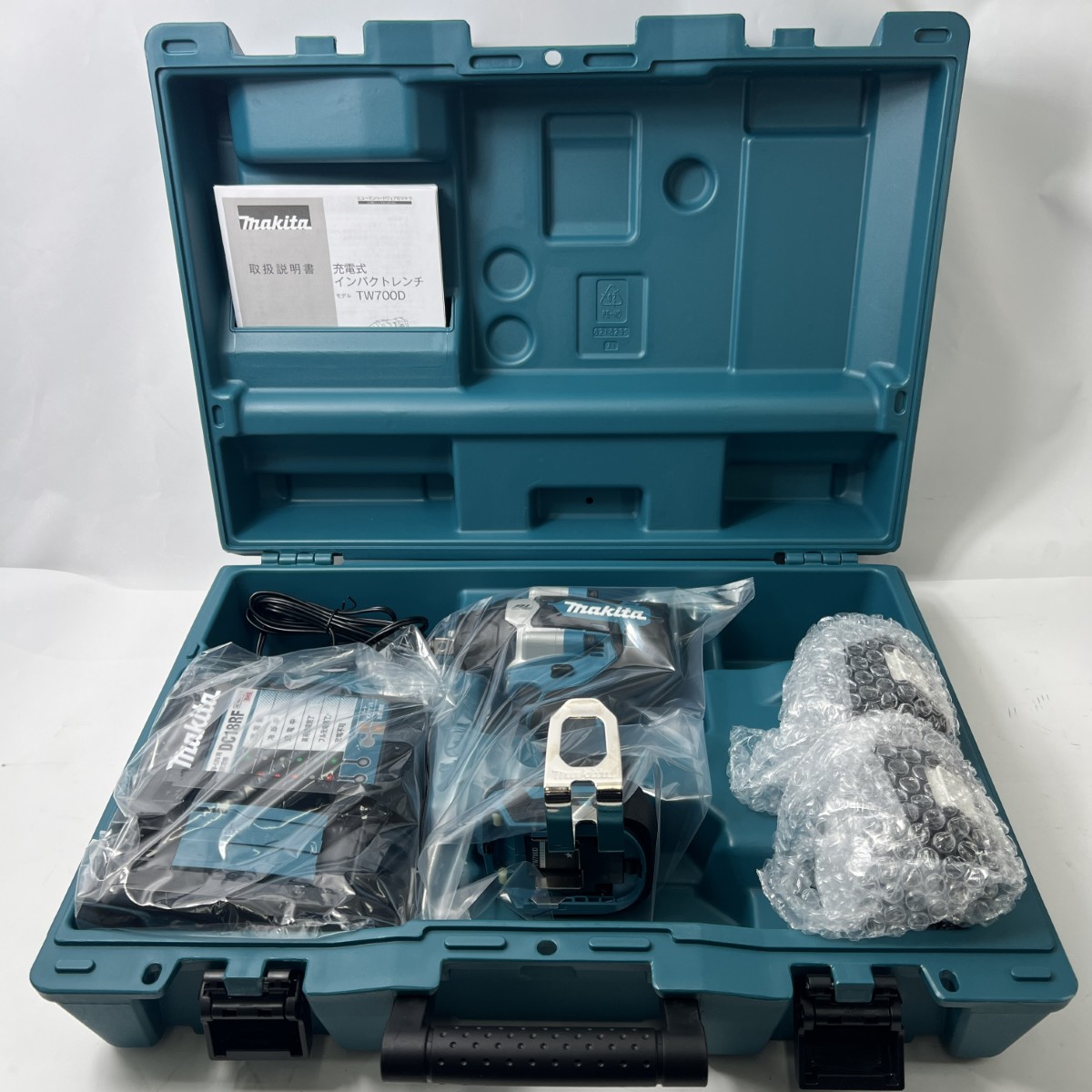 【中古】MAKITA マキタ 差しひびき鍵 18V TW700DRGX 青碧 未当て嵌める品 申し受ける器・申し受ける池2個・容れもの付  S位置づける
