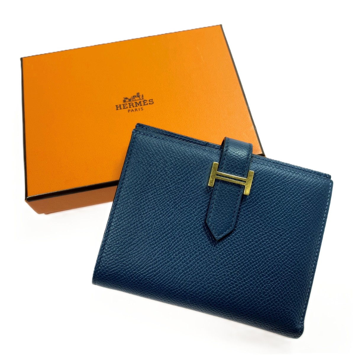 【中古】HERMES エルメス 2つ折り札入れ ベアン パウダーコンパクト  D目じるし ゴールド金具 黒いこと H金具  箱有 B価値づける