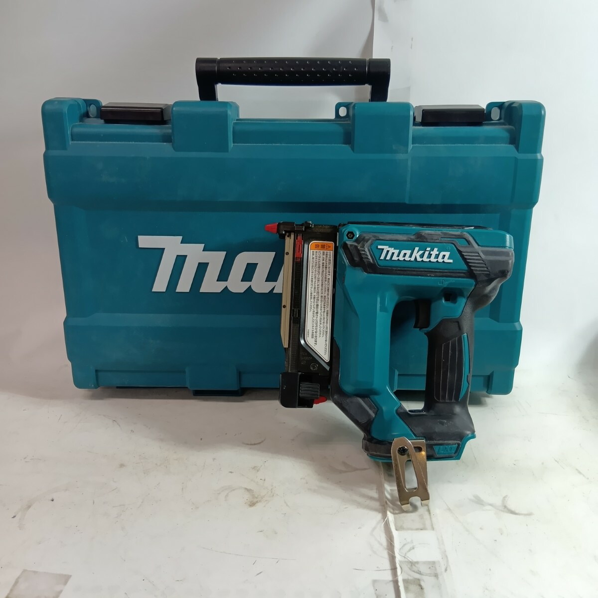 【中古】MAKITA マキタ 工具 工具関連用品 電動タッカ PT353D ブルー 程度B ケース付 コードレス式 18v 77191 キズ・ヨゴレ有 Bランク