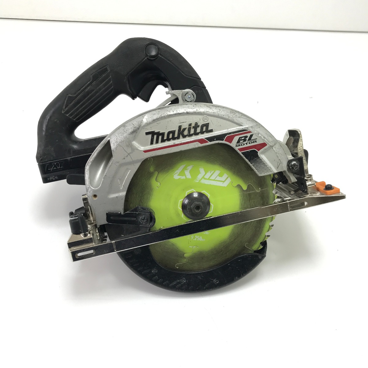 【中古】MAKITA マキタ 丸のこ 本体のみ HS631D 黒いこと B価値づける