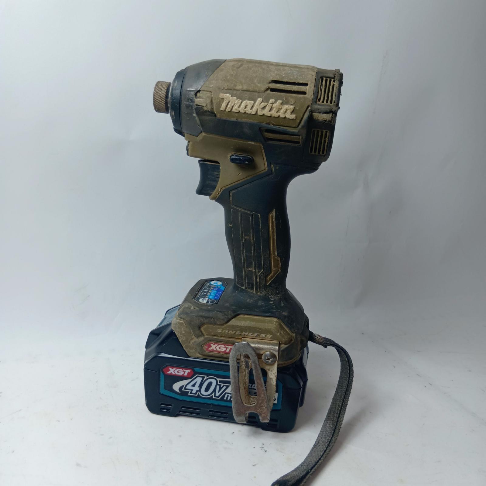 【中古】MAKITA マキタ インパクトドライバ TD002G オリーブ 乾電池1個付 コードレス式 40v C位置づける