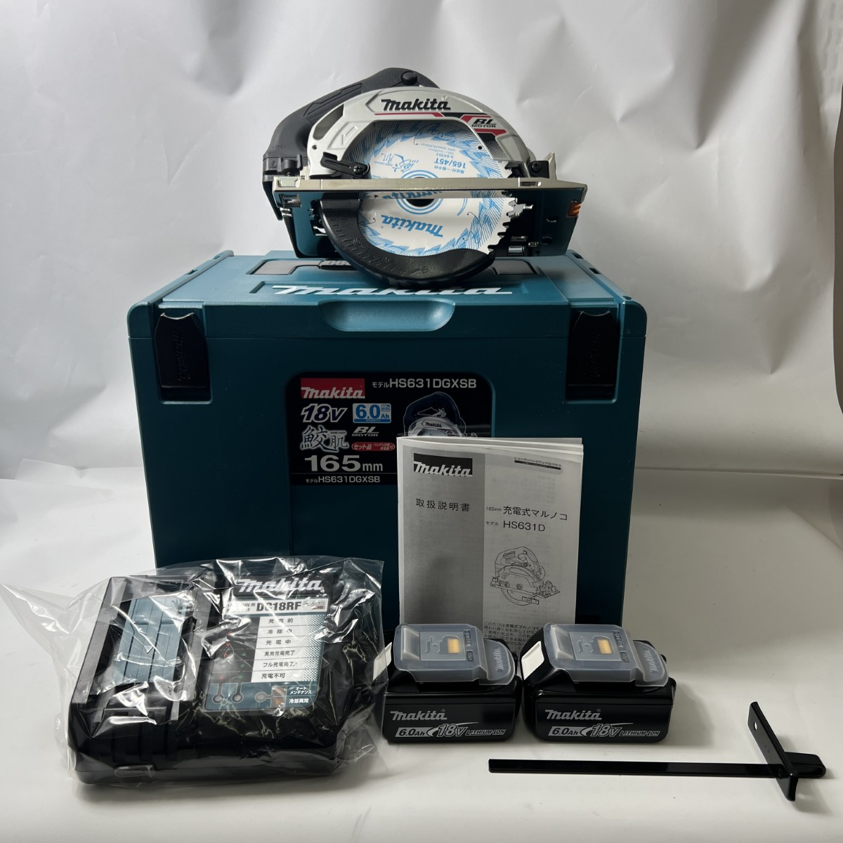 【中古】MAKITA マキタ 申し受ける式マルノコ 165粍 18v 申し受ける池2個付 HS631DGXSB 黒いこと 未当て嵌める品 S価値づける