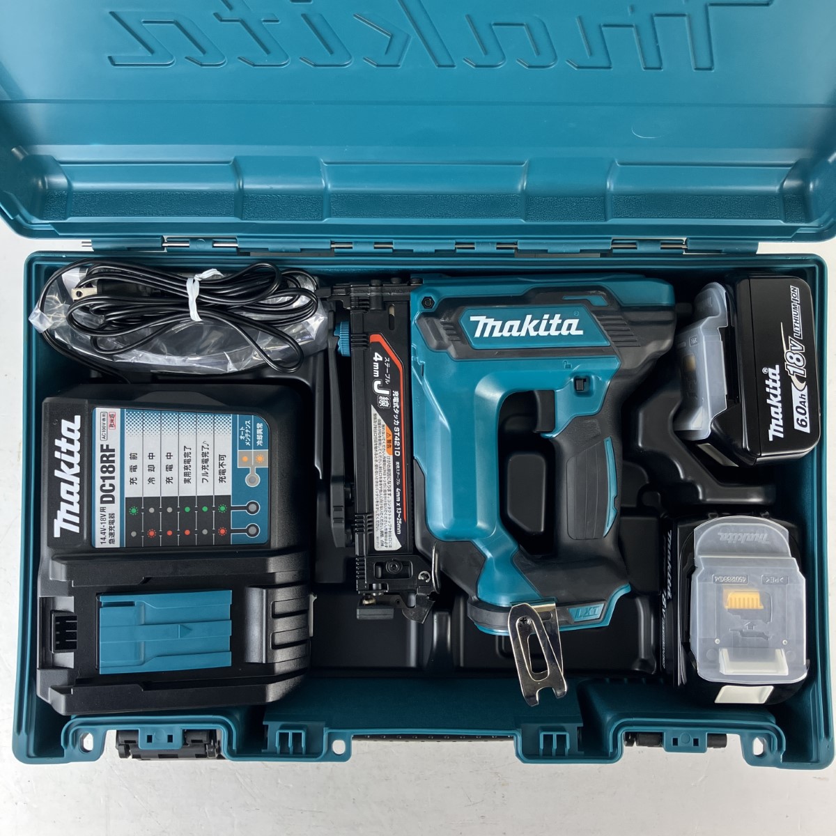 【中古】MAKITA マキタ 18v 4mm×13~25粍 申し受ける式タッカ 乾電池x2 申し受ける器 容れもの付 ST421D 青碧 S序列付ける