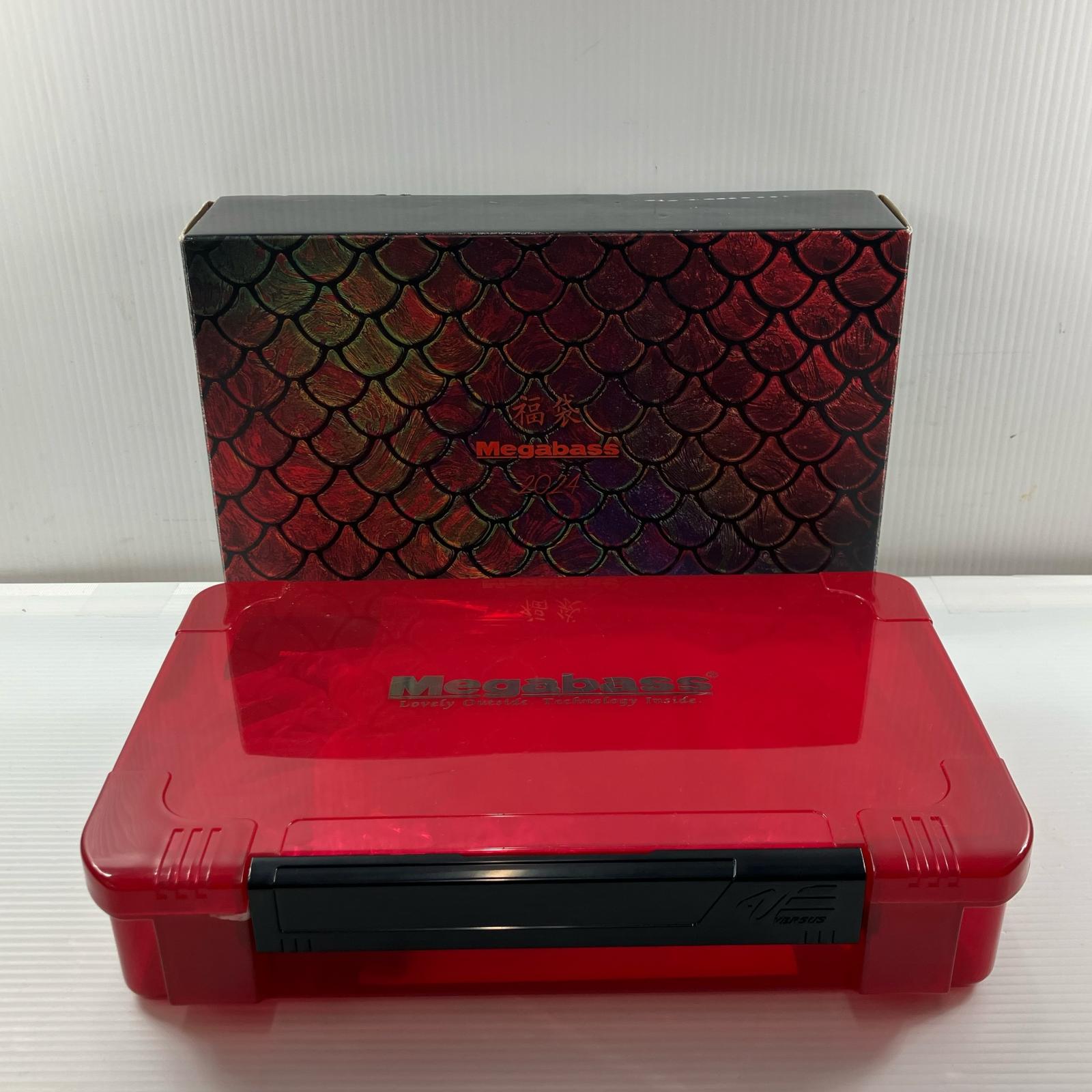 【中古】Megabass メガ二階建てバス ルアーケース 2024福袋押さえる B位置づける