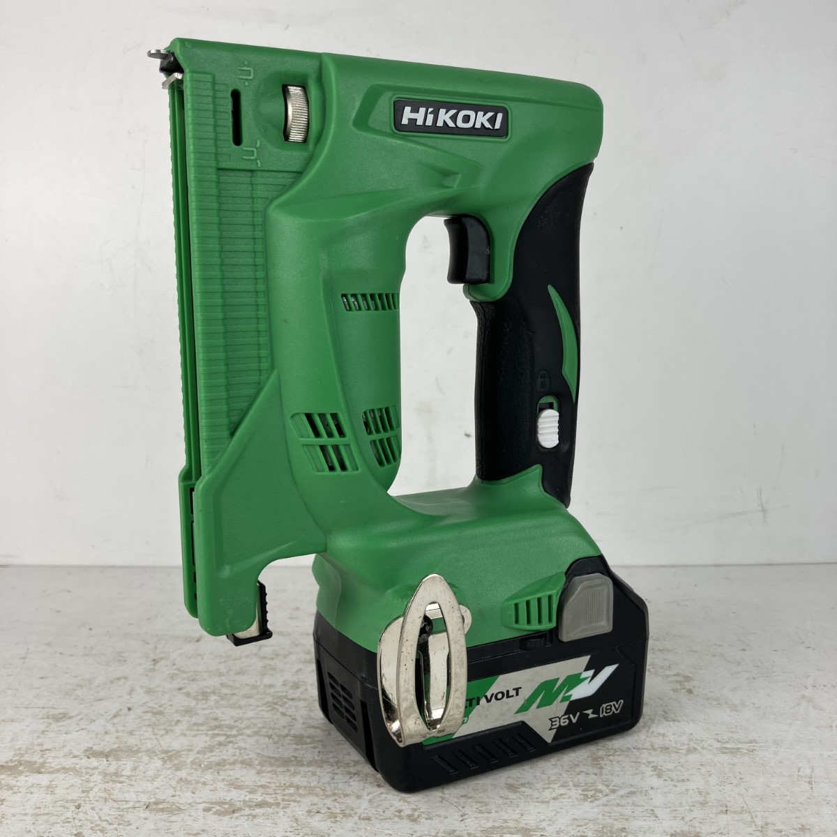 【中古】HiKOKI ハイコーキ 18v 13粍 コードレスタッカ 乾電池x1付 ※申し受ける器皆無 N18DSL 緑であること B位置づける