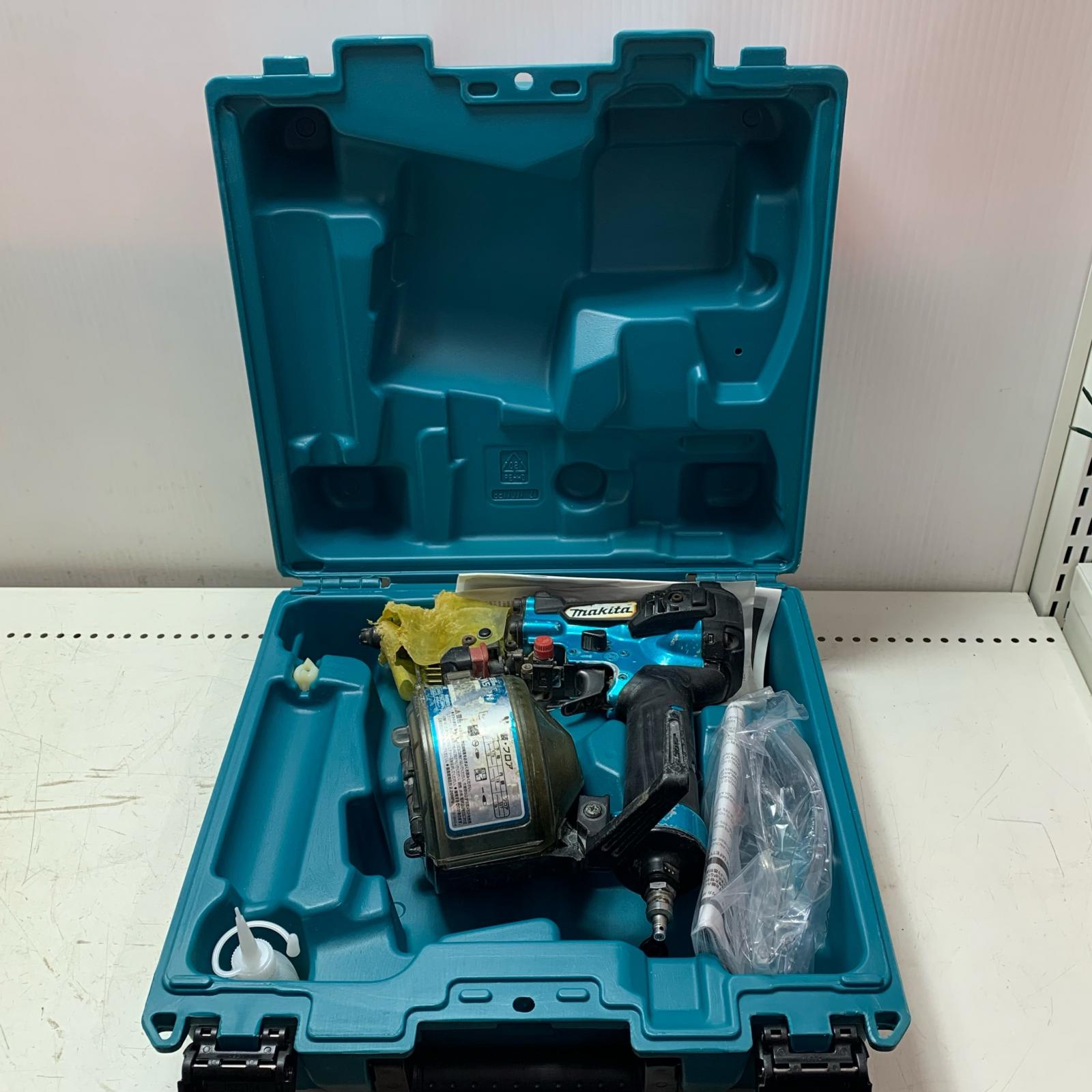 【中古】MAKITA マキタ 50粍高圧大気圏釘打 AN512H 青色 B価値づける