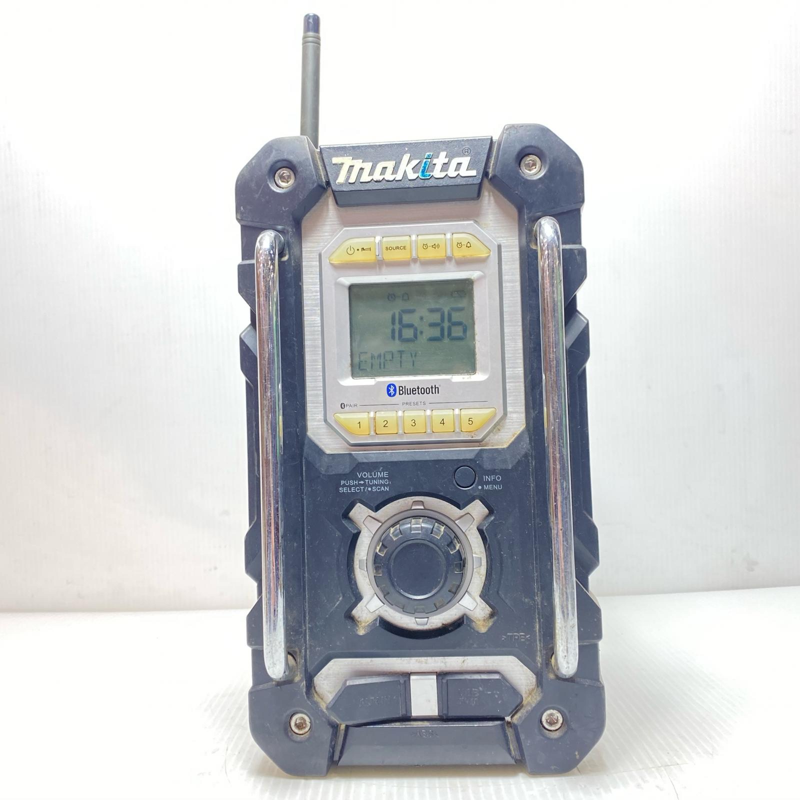 【中古】MAKITA マキタ 乾電池式ラジオ受信機 コードレス式 18v MR108 黒いこと C位置づける
