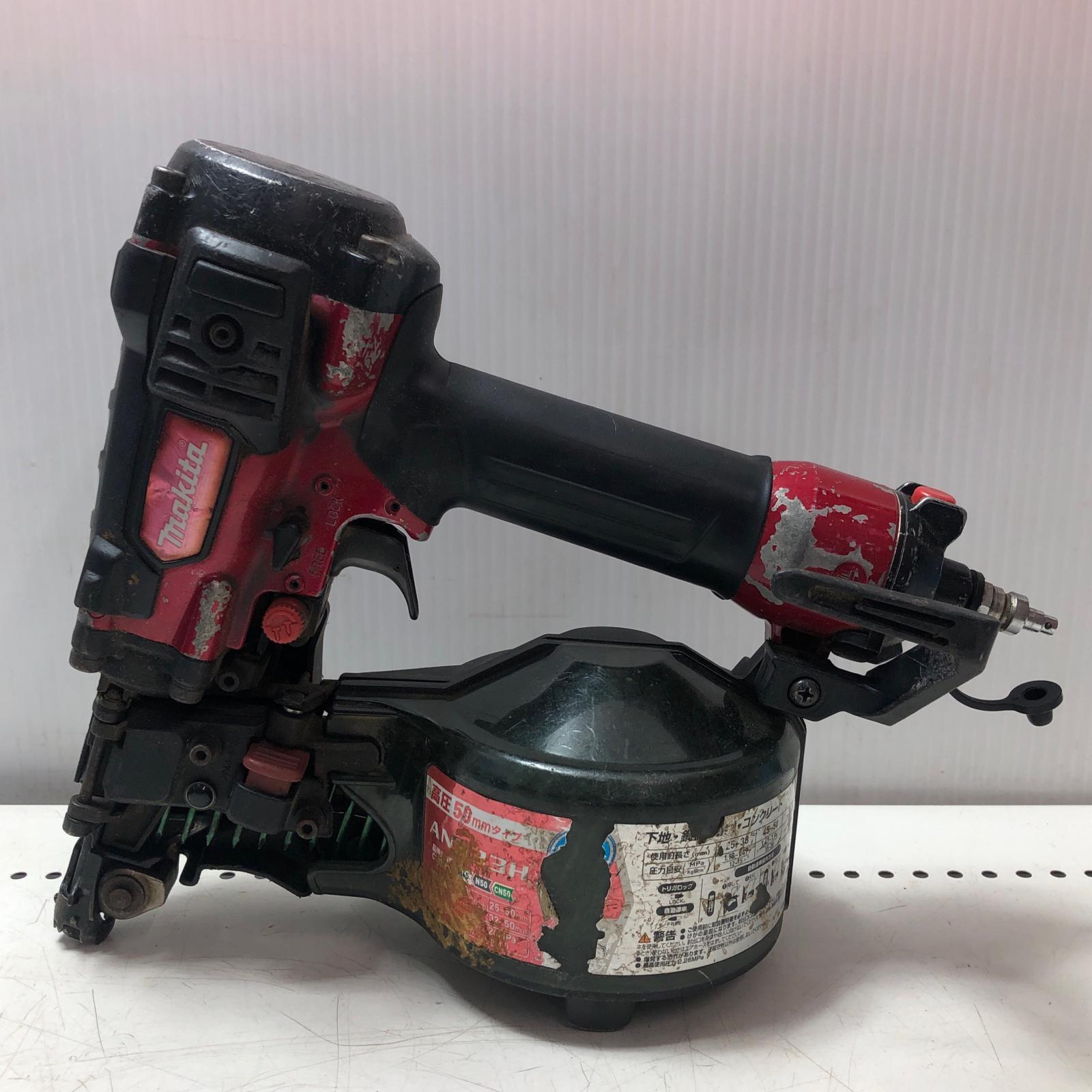 【中古】MAKITA マキタ 高圧大気圏釘打ち機 50粍 AN533H 黒いこと×赤いこと C価値づける