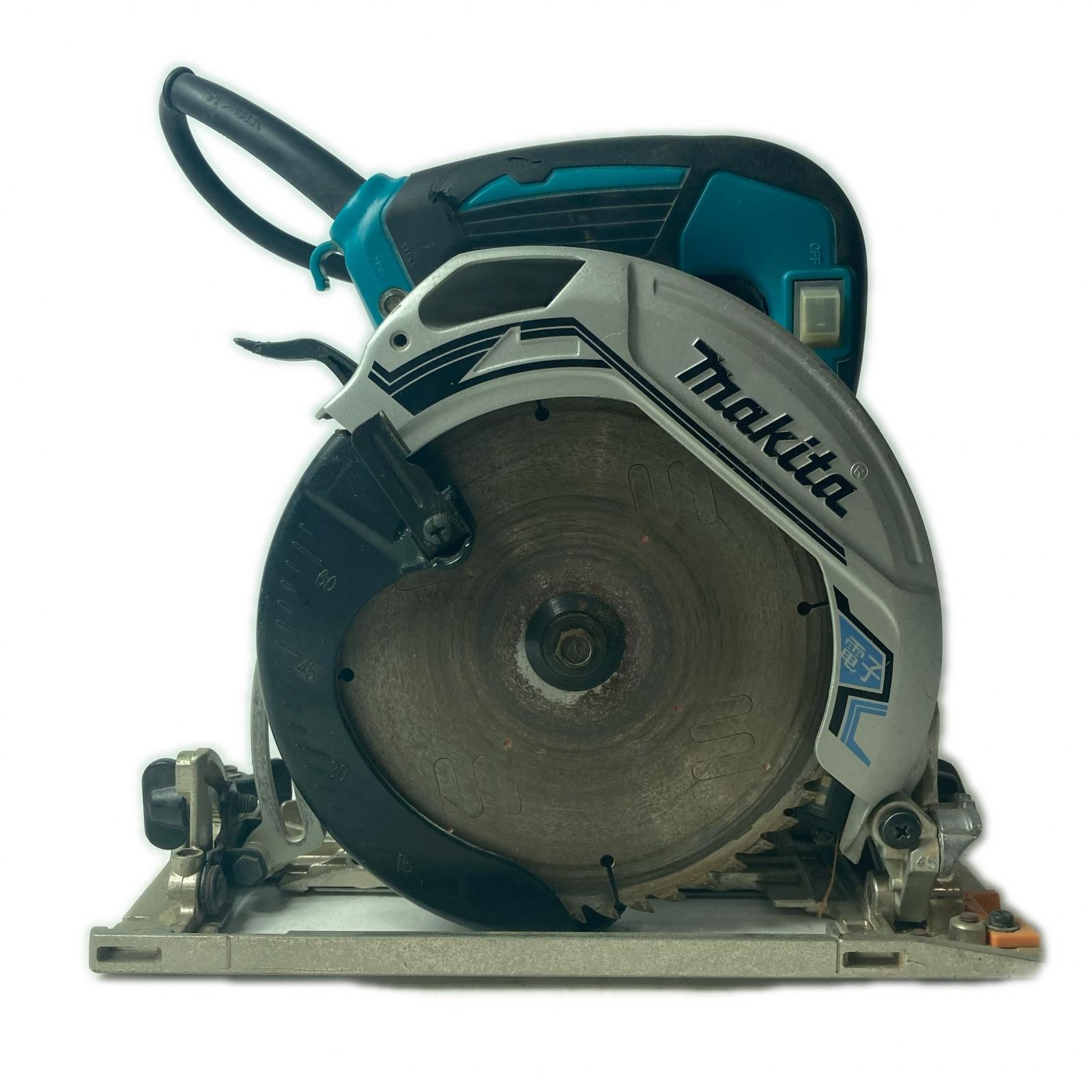 【中古】MAKITA マキタ 丸のこ 5711C 青碧 100v 吊りひも式 165粍 C位置づける