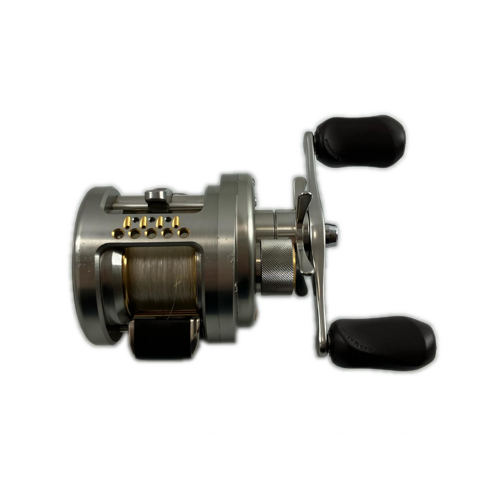 【中古】SHIMANO シマノ ベイトリール 04カルカッタコンクエスト 100DC キズ有 01865 B位置づける